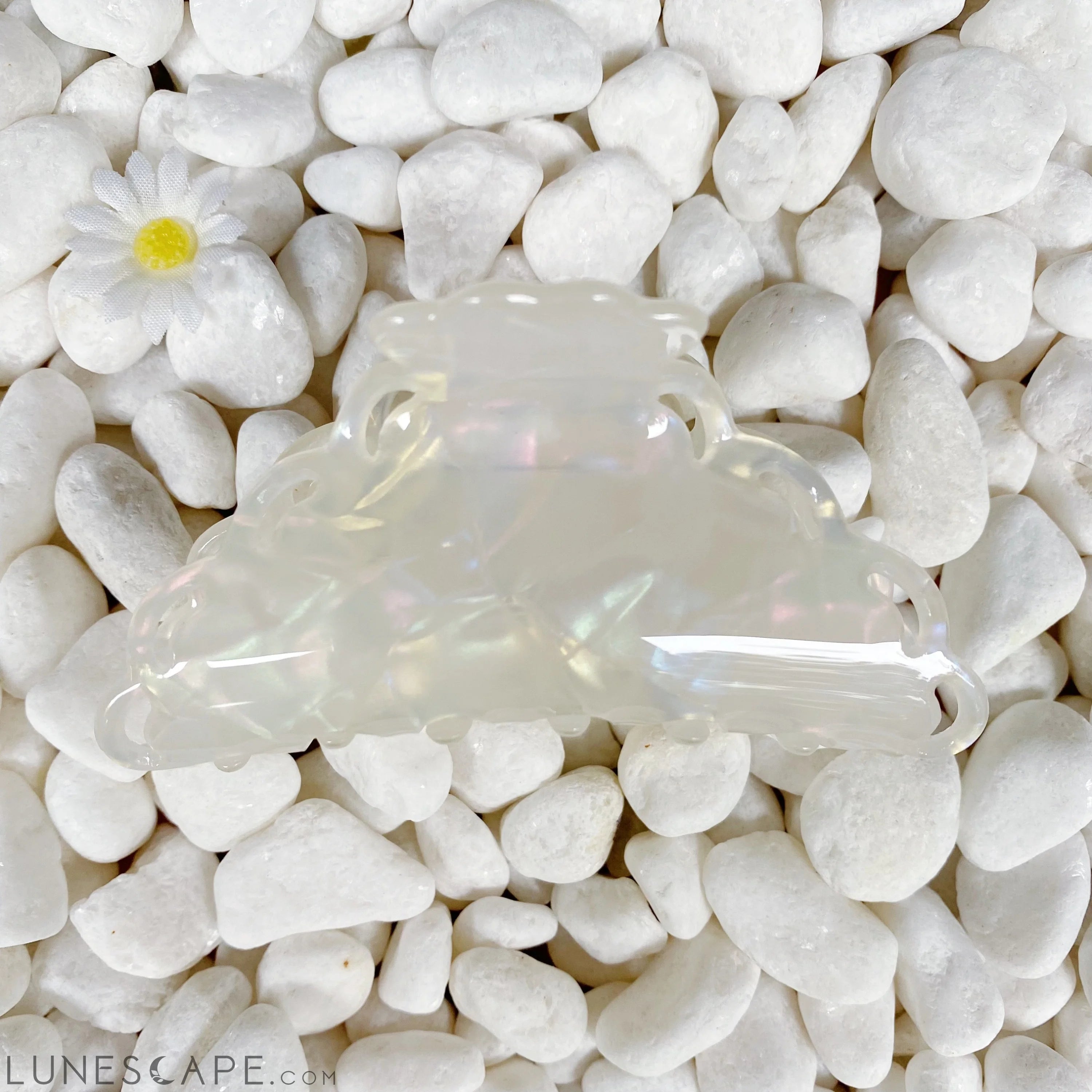 Cherish Hair Claw LUNESCAPE