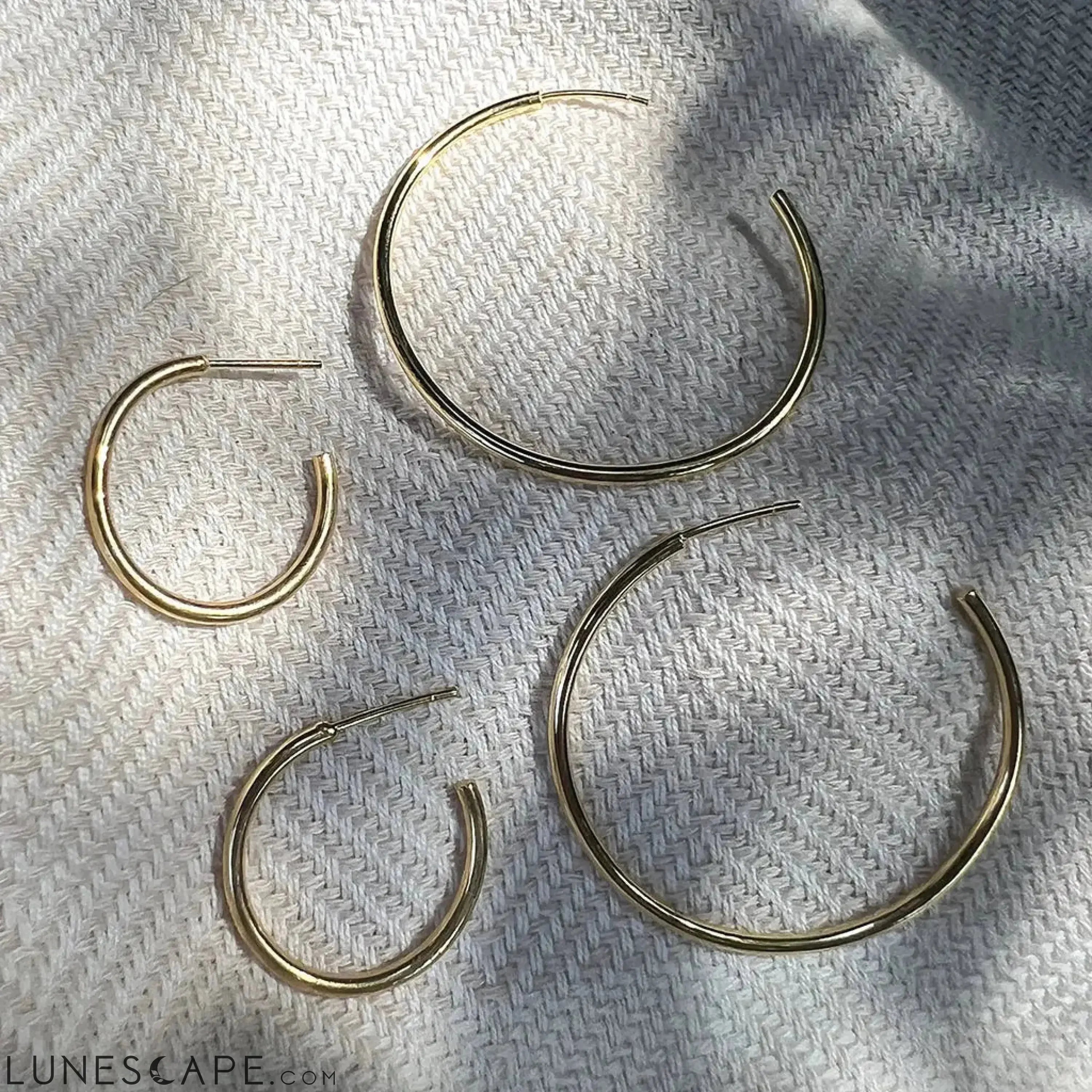 Classic Bombshell Hoop Earrings LUNESCAPE