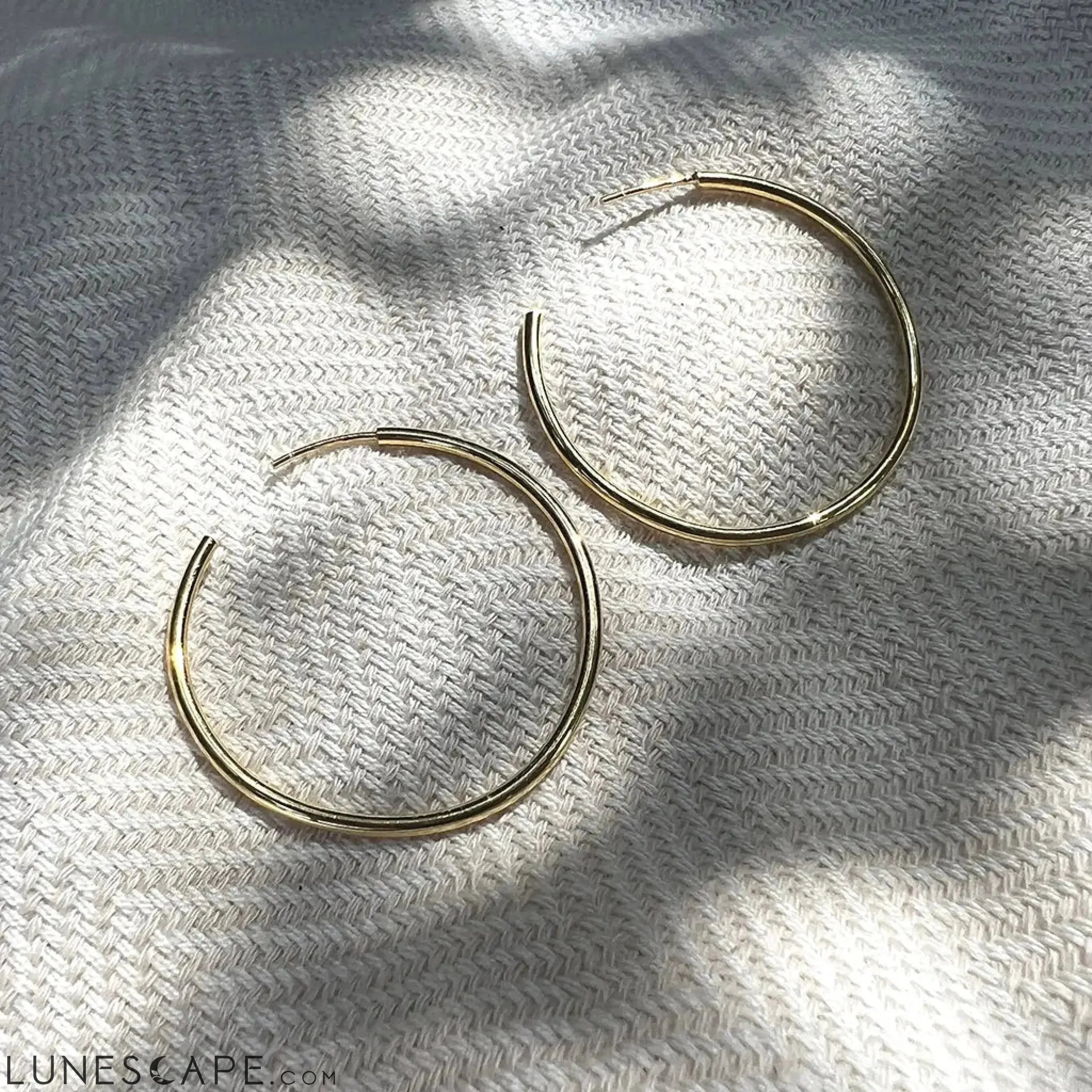 Classic Bombshell Hoop Earrings LUNESCAPE