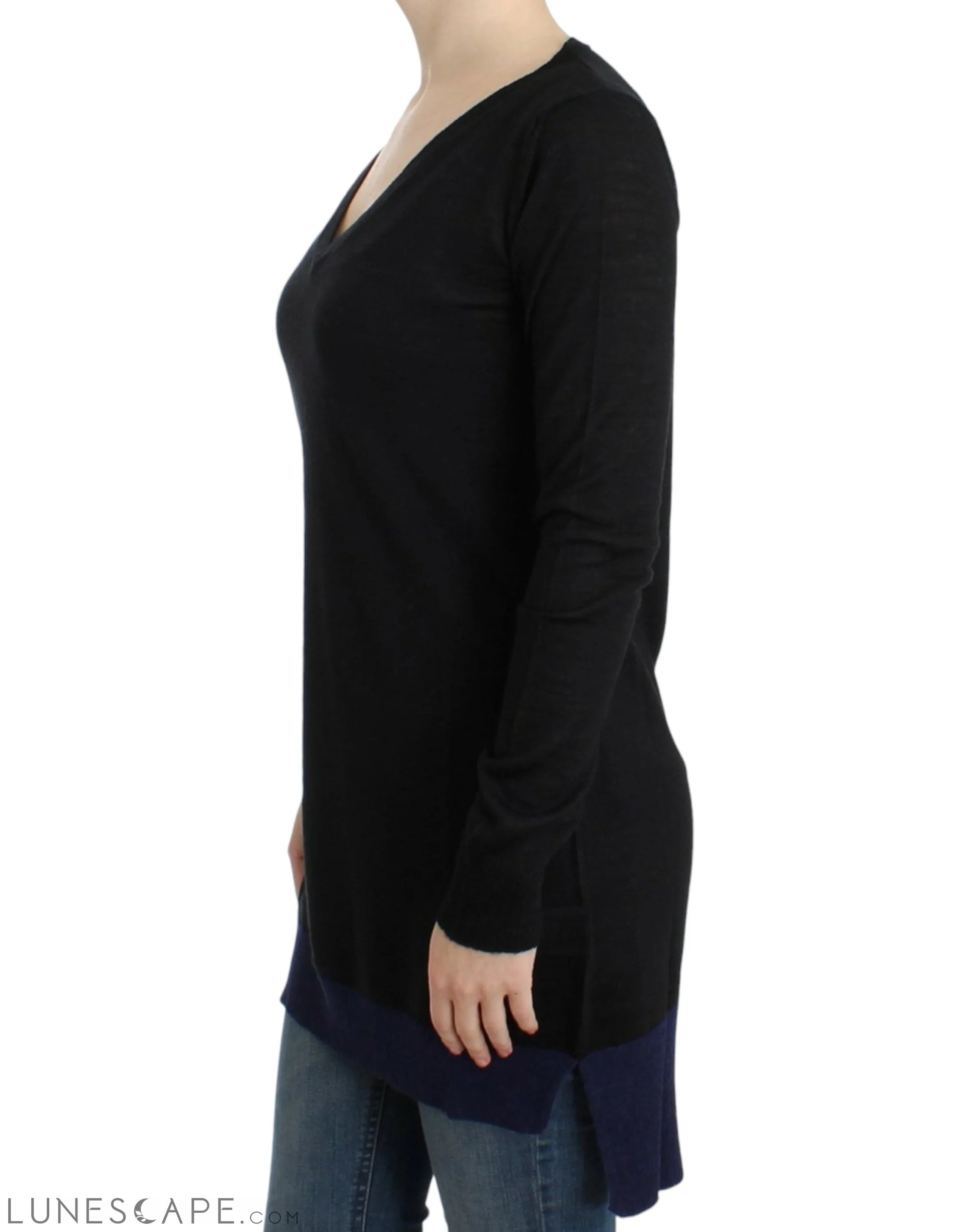 Costume National Elegant V-Neck Lightweight Sweater LUNESCAPE