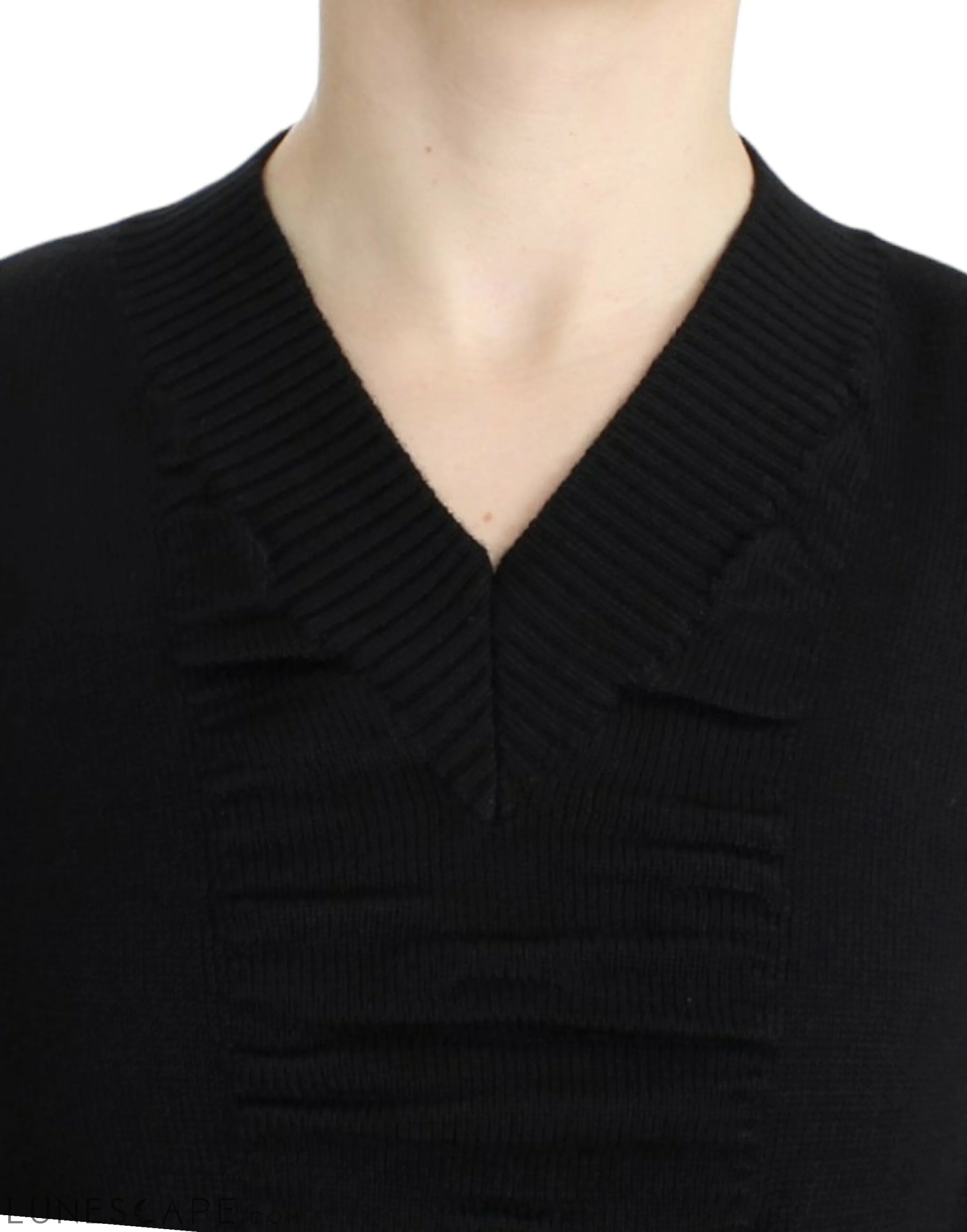 Costume National Elegant V-Neck Lightweight Sweater LUNESCAPE