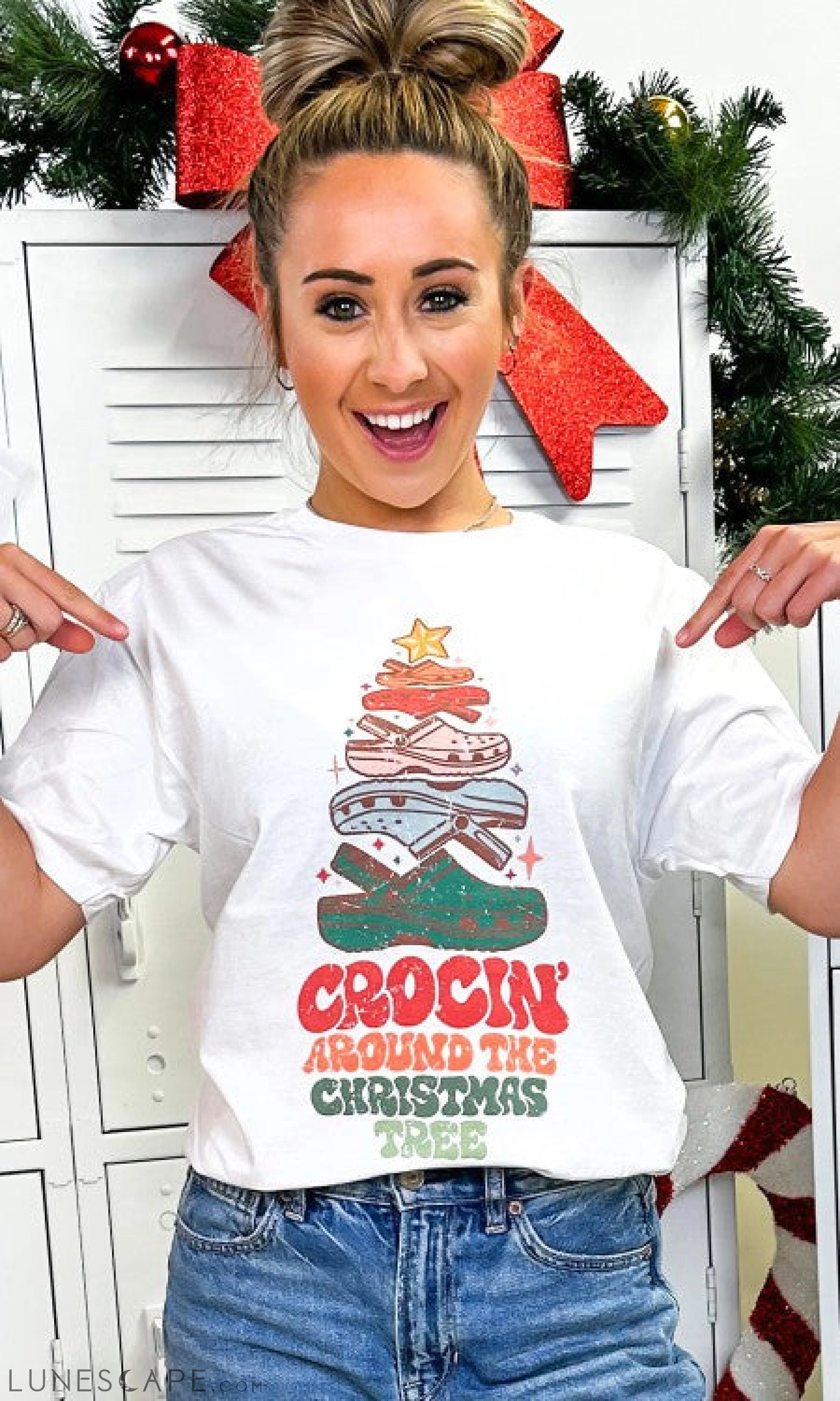 Crockin' Around the Christmas Tree Graphic T-Shirt LUNESCAPE