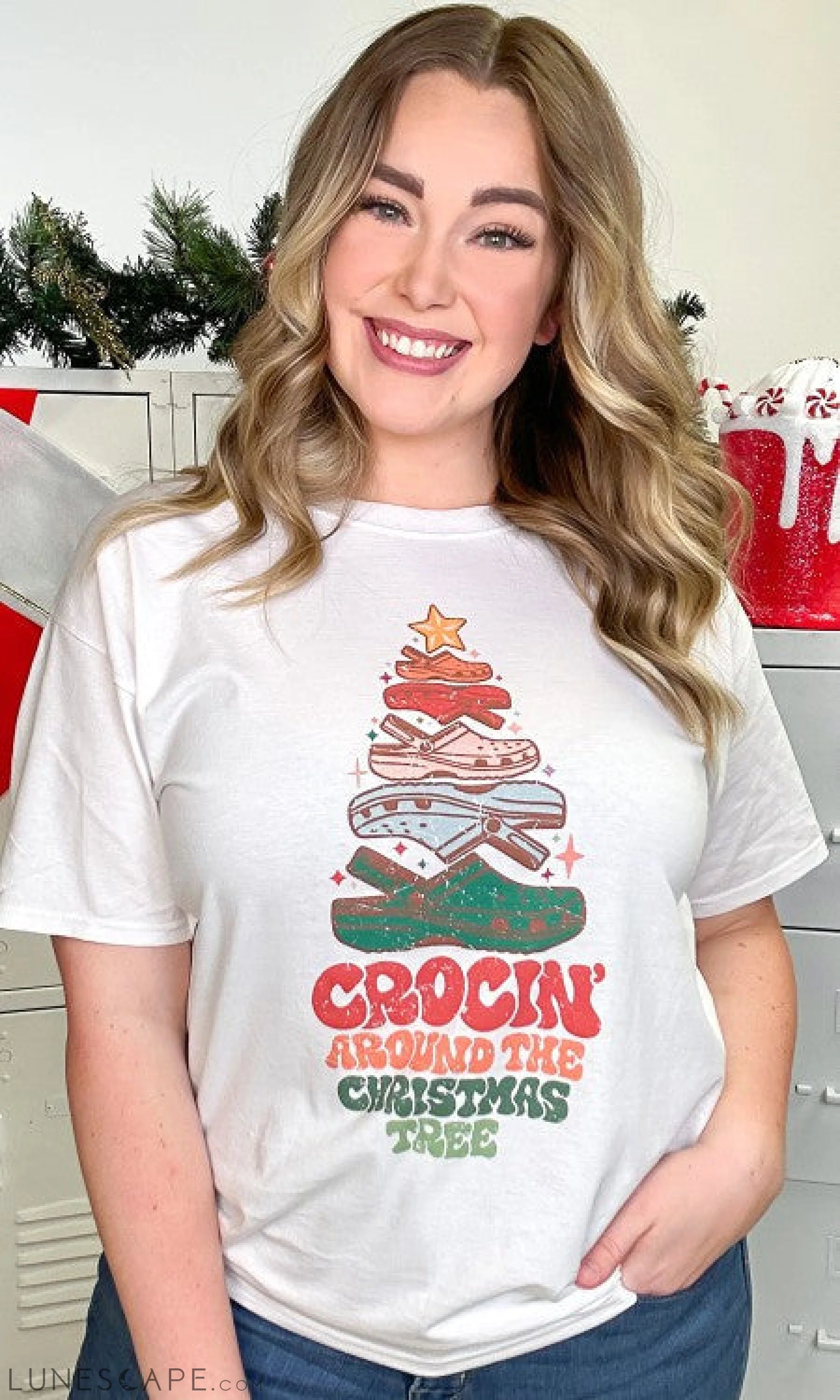 Crockin' Around the Christmas Tree Graphic T-Shirt LUNESCAPE