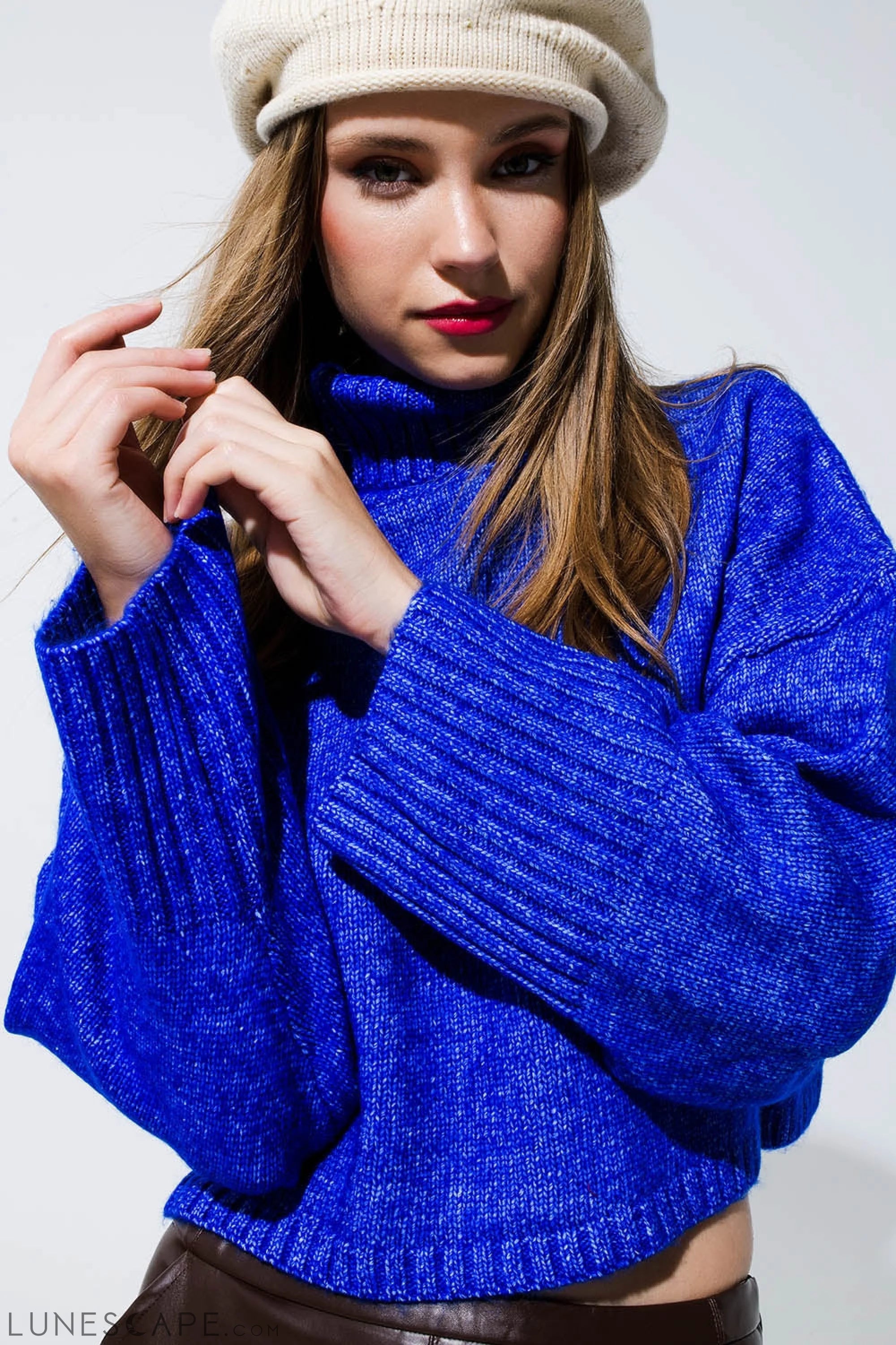 Cropped Chunky Knit Sweater With Turtle Neck in Blue LUNESCAPE