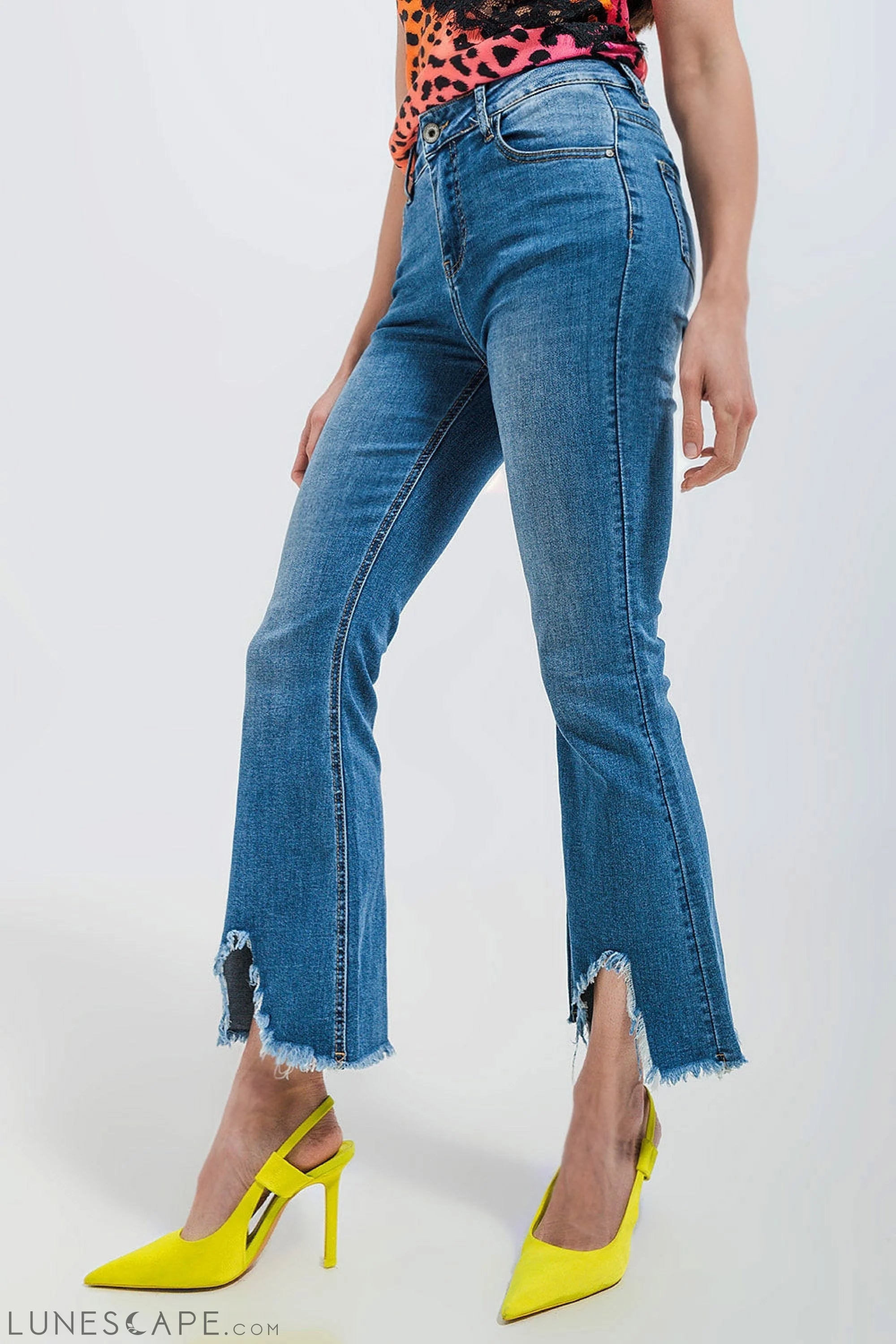 Cropped Kickflare Jeans in Mid Wash LUNESCAPE