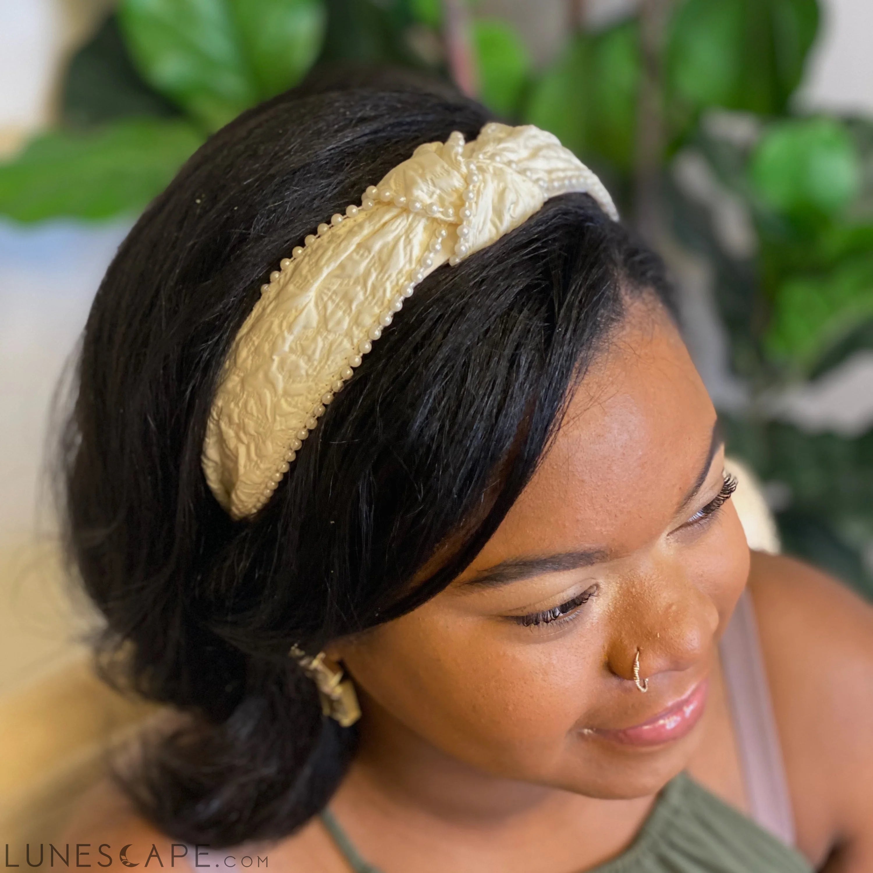 Elegant Knot Pearl Embellished Headband LUNESCAPE