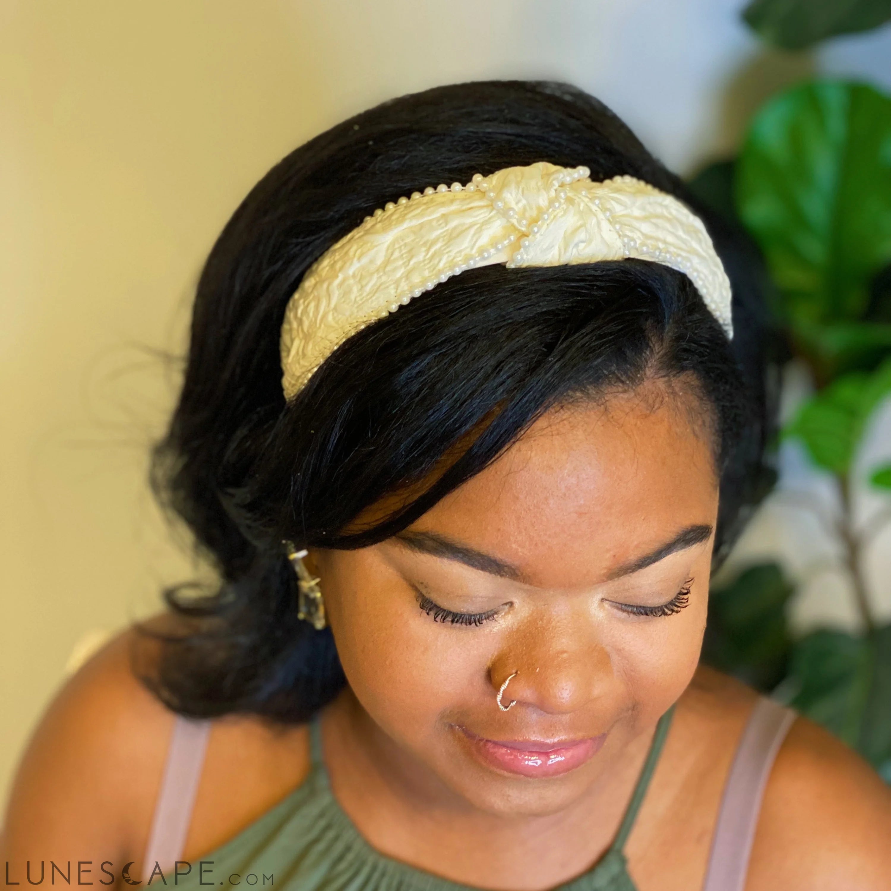 Elegant Knot Pearl Embellished Headband LUNESCAPE