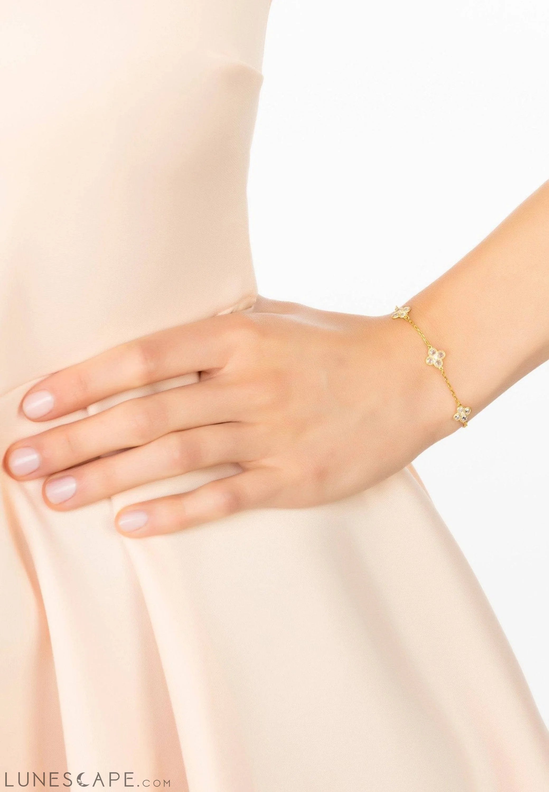 Flower Clover Triple Bracelet Gold LUNESCAPE