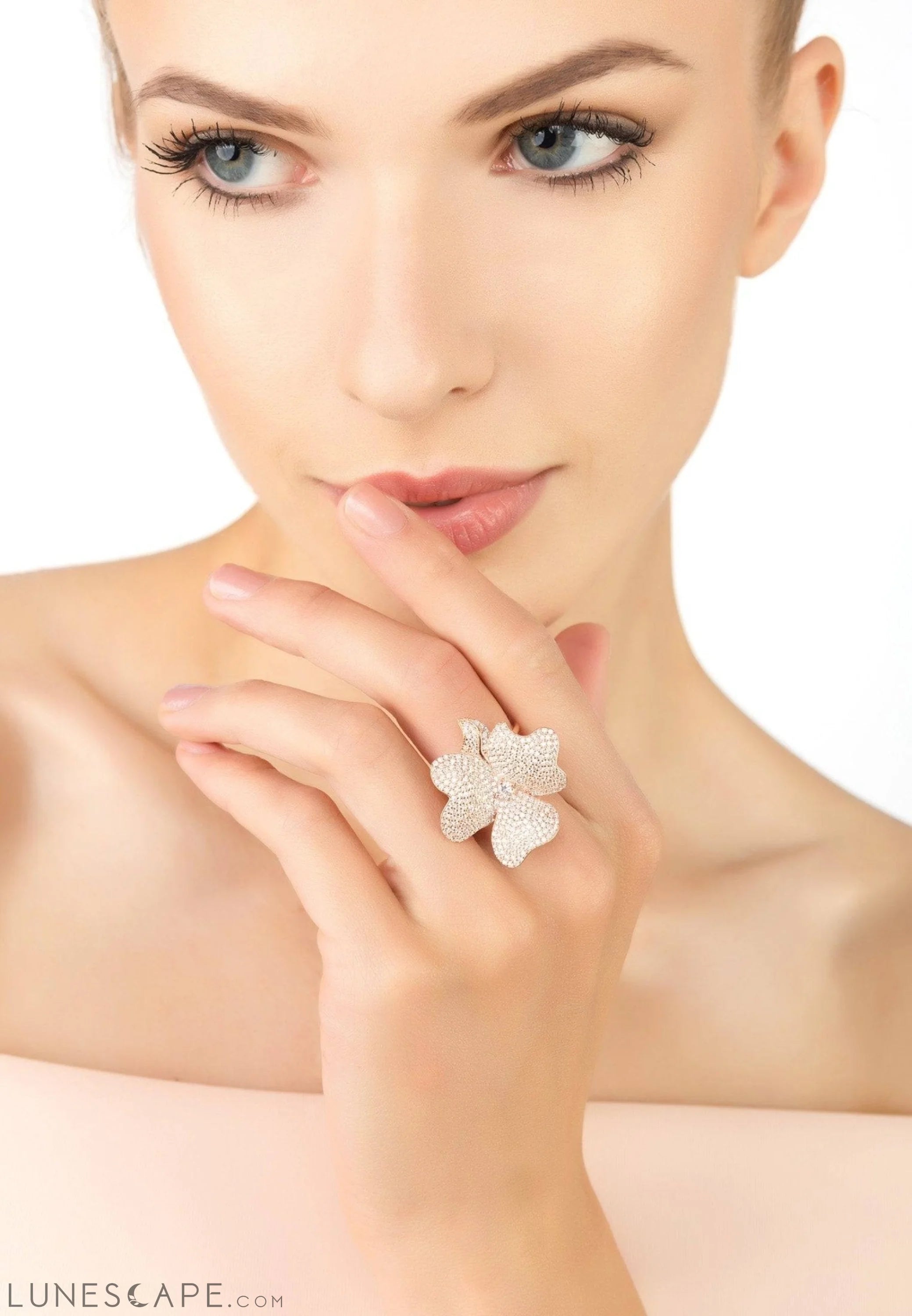 Flower Cocktail Ring Rosegold LUNESCAPE