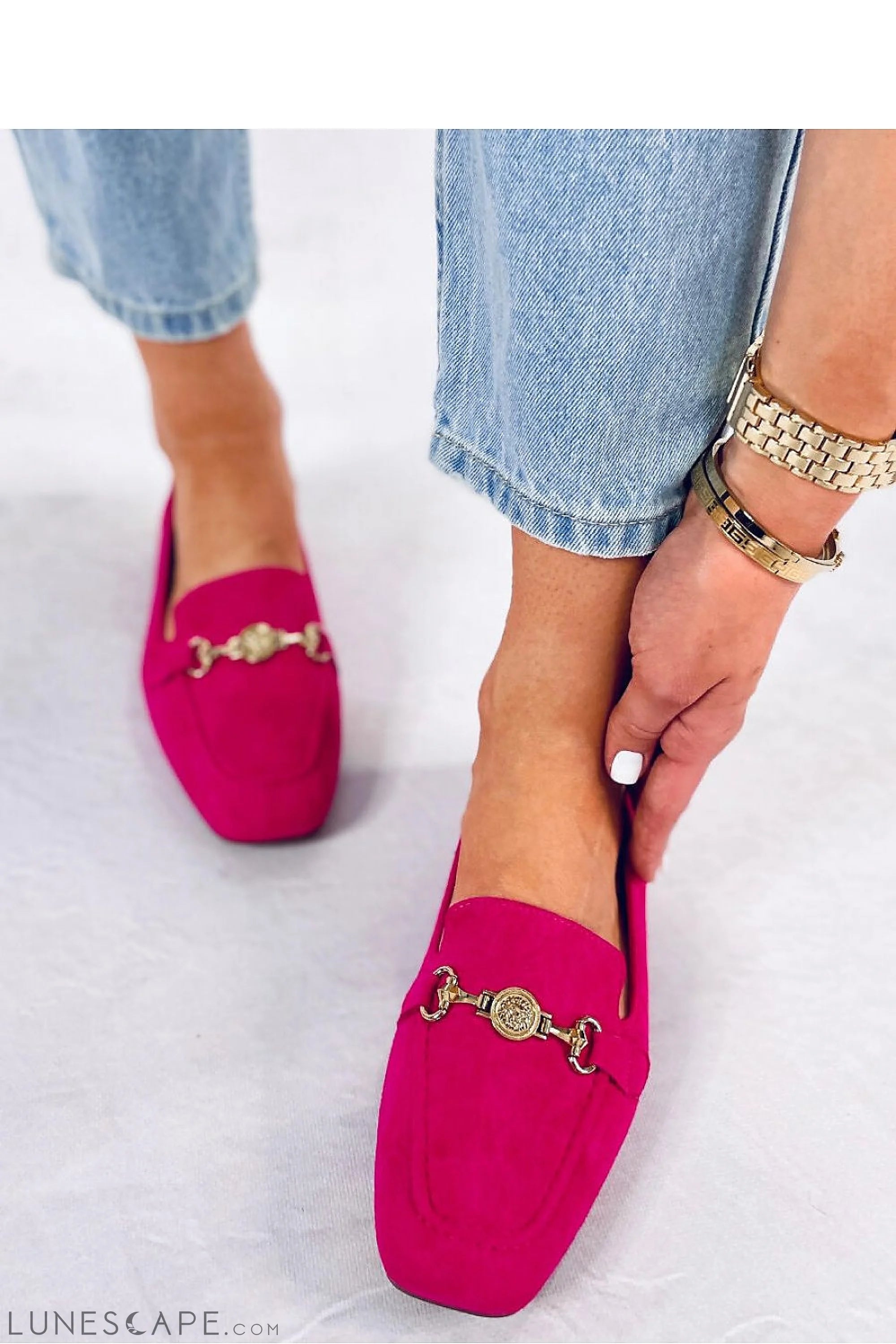 Fuchsia Suede-Look Women’s Loafers with Gold Horsebit Chain LUNESCAPE
