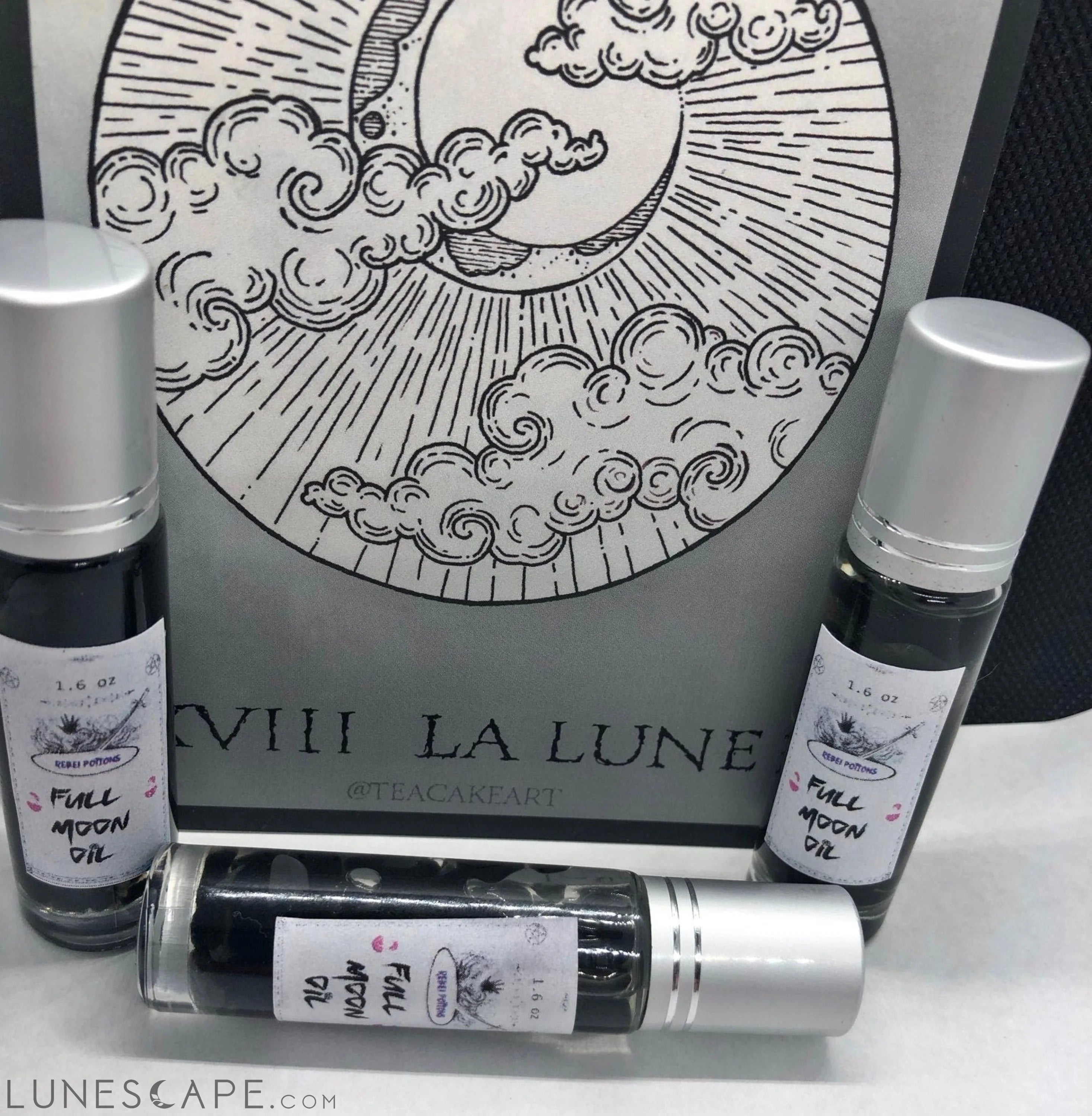 Full Moon oil LUNESCAPE