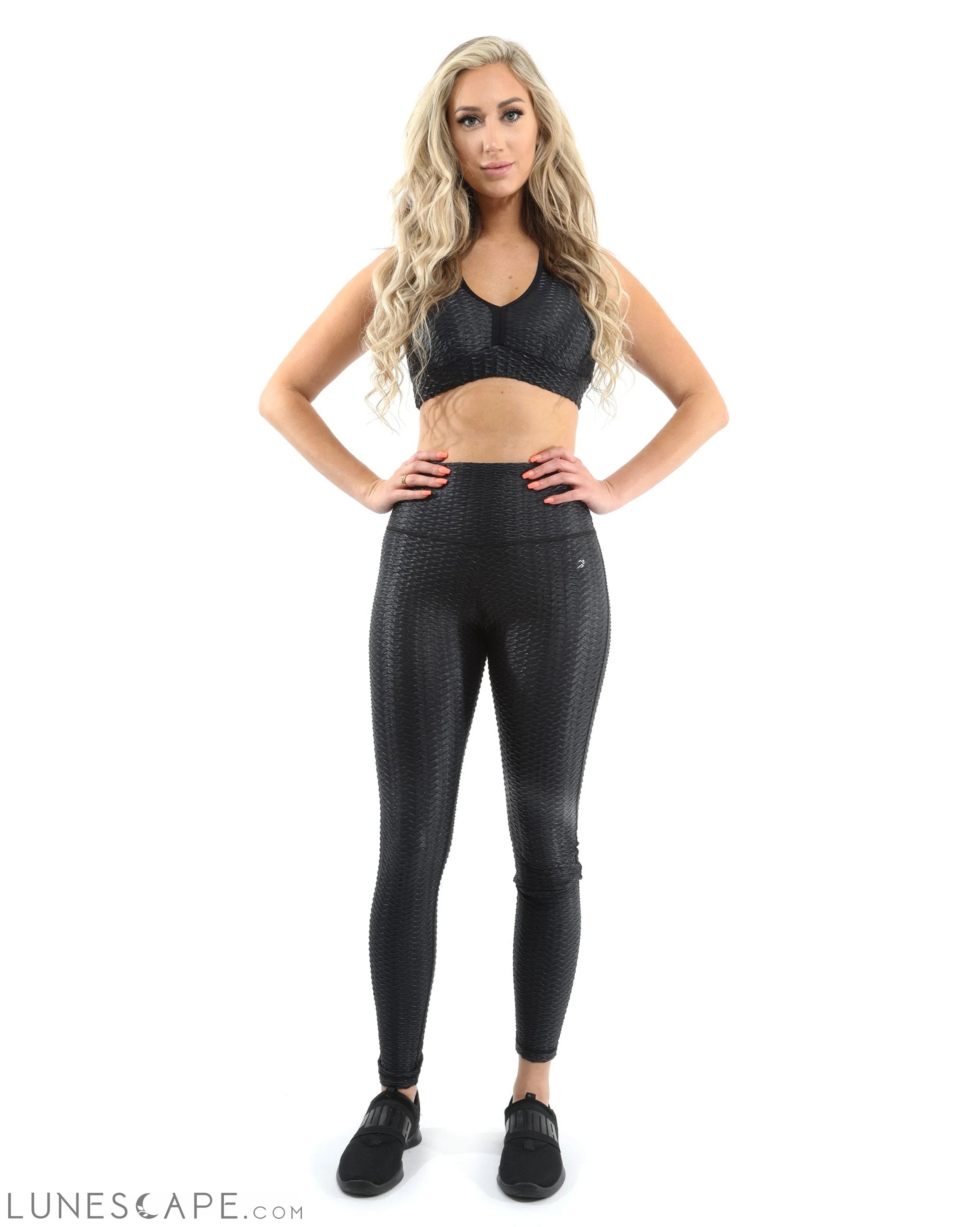 Genova Activewear Sports Bra - Black LUNESCAPE