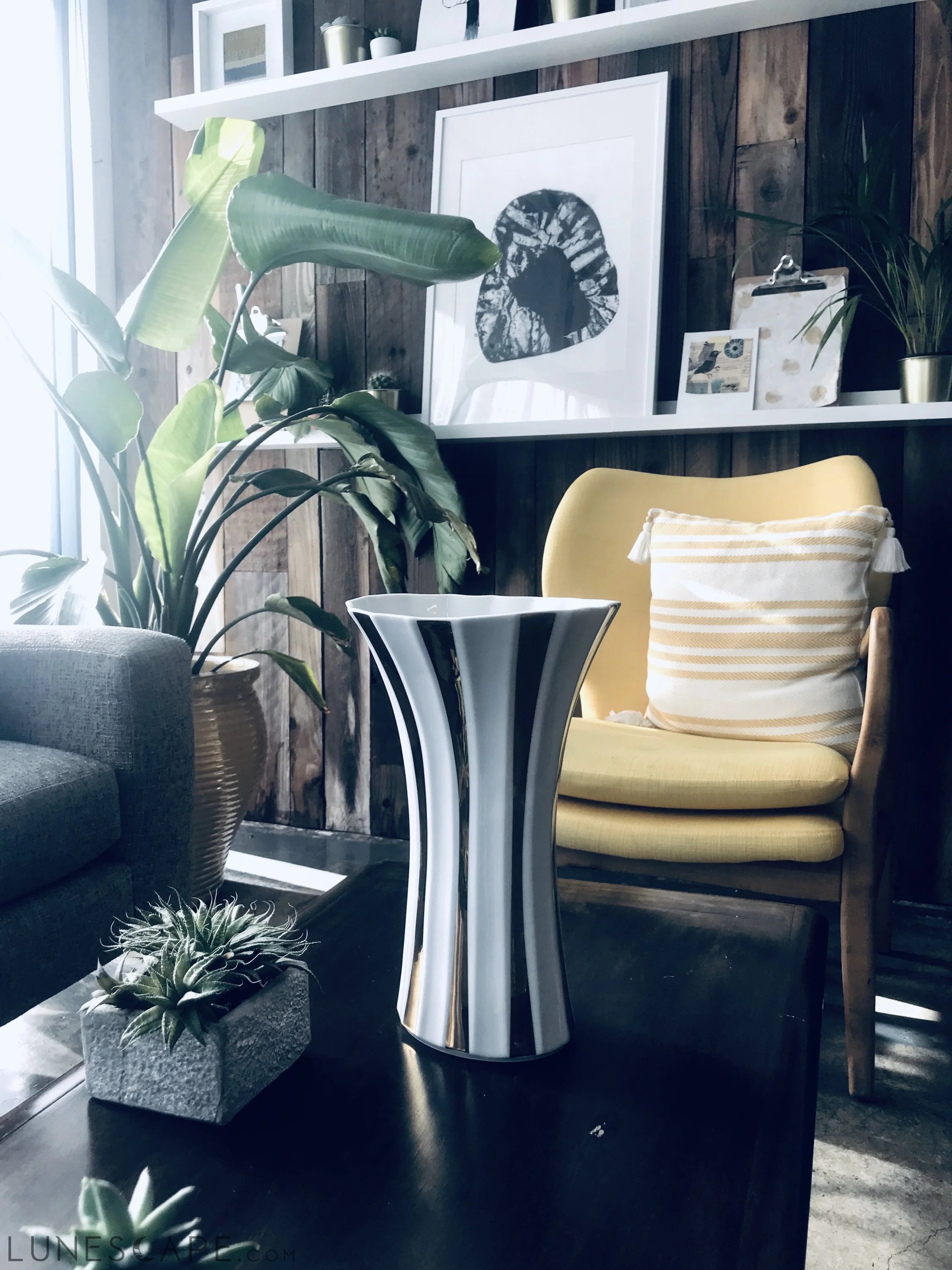 Gold Stripe Retro Style Porcelain Flower Vase l LUNESCAPE