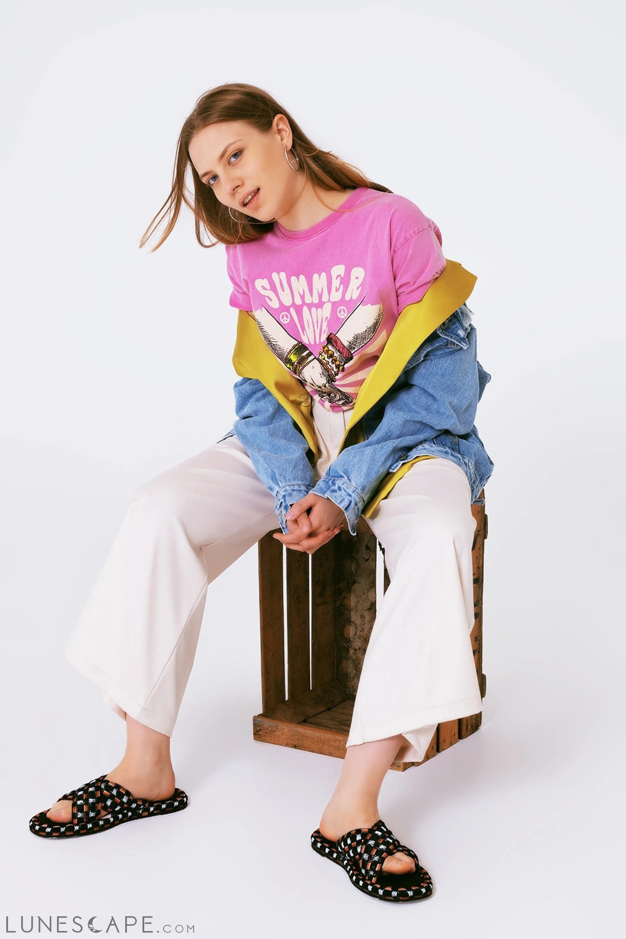 Graphic T-Shirt With Text Summer Love in Pink LUNESCAPE