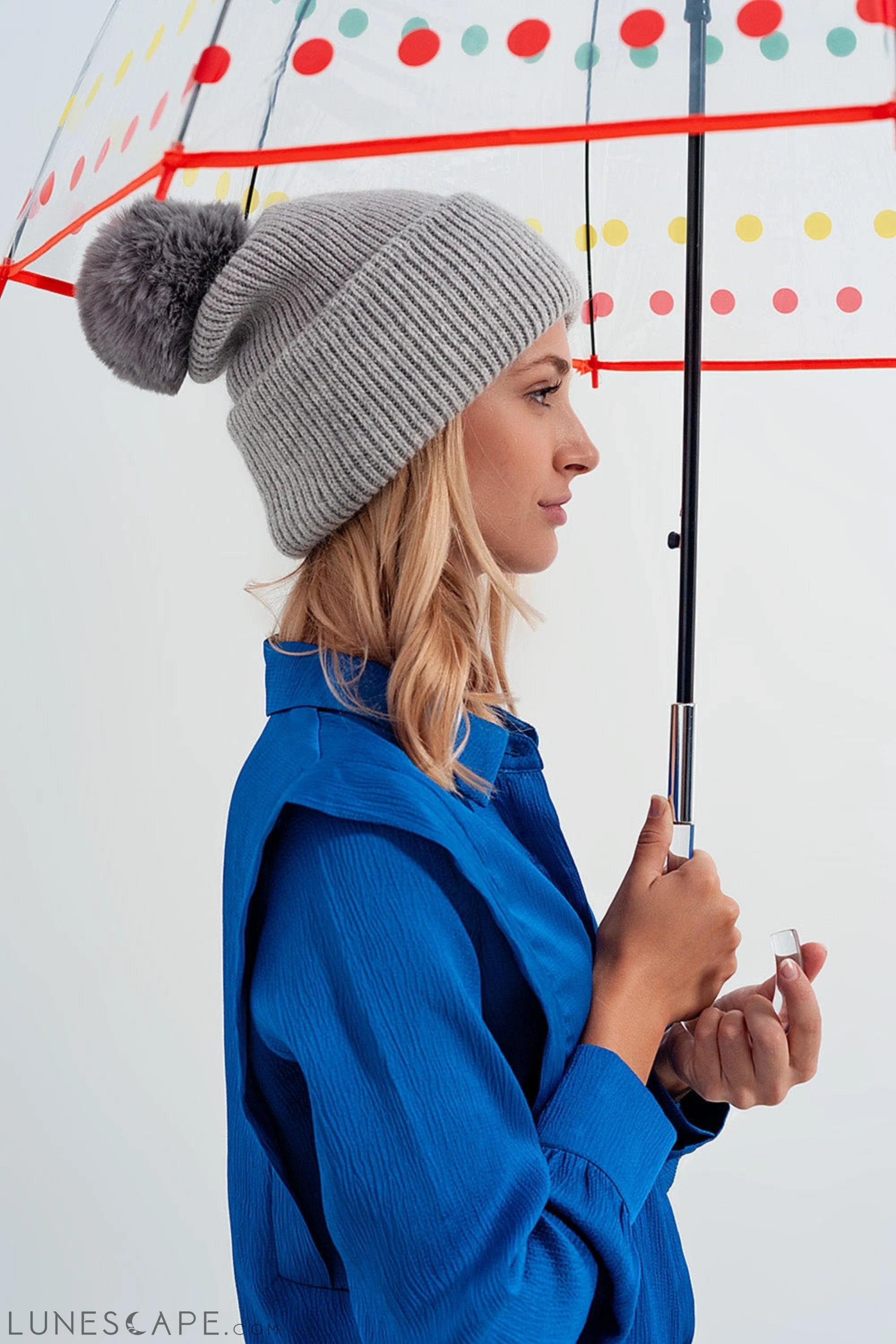 Gray Knitted Hat With Pompom LUNESCAPE