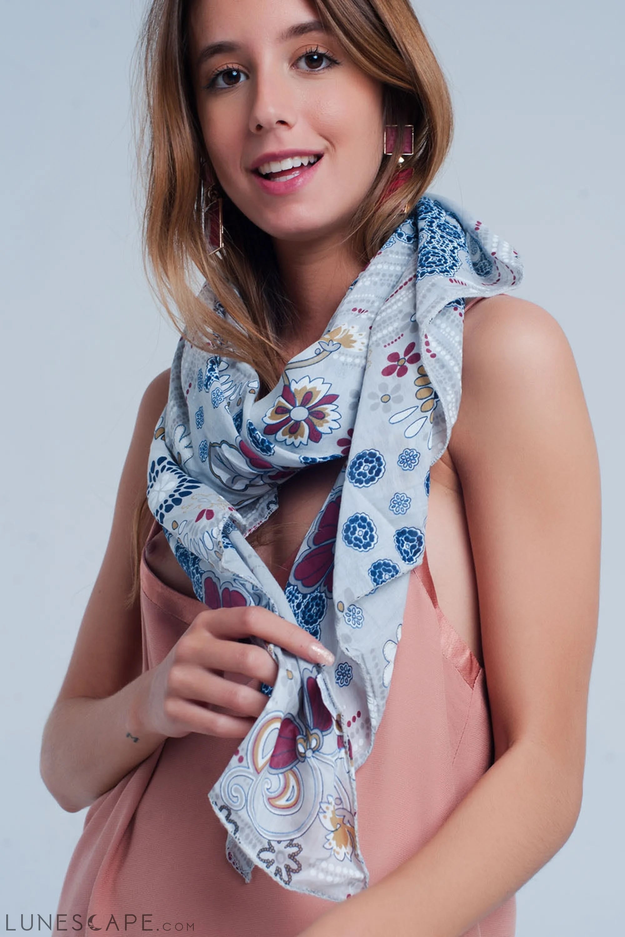 Gray Scarf With Flower Print LUNESCAPE
