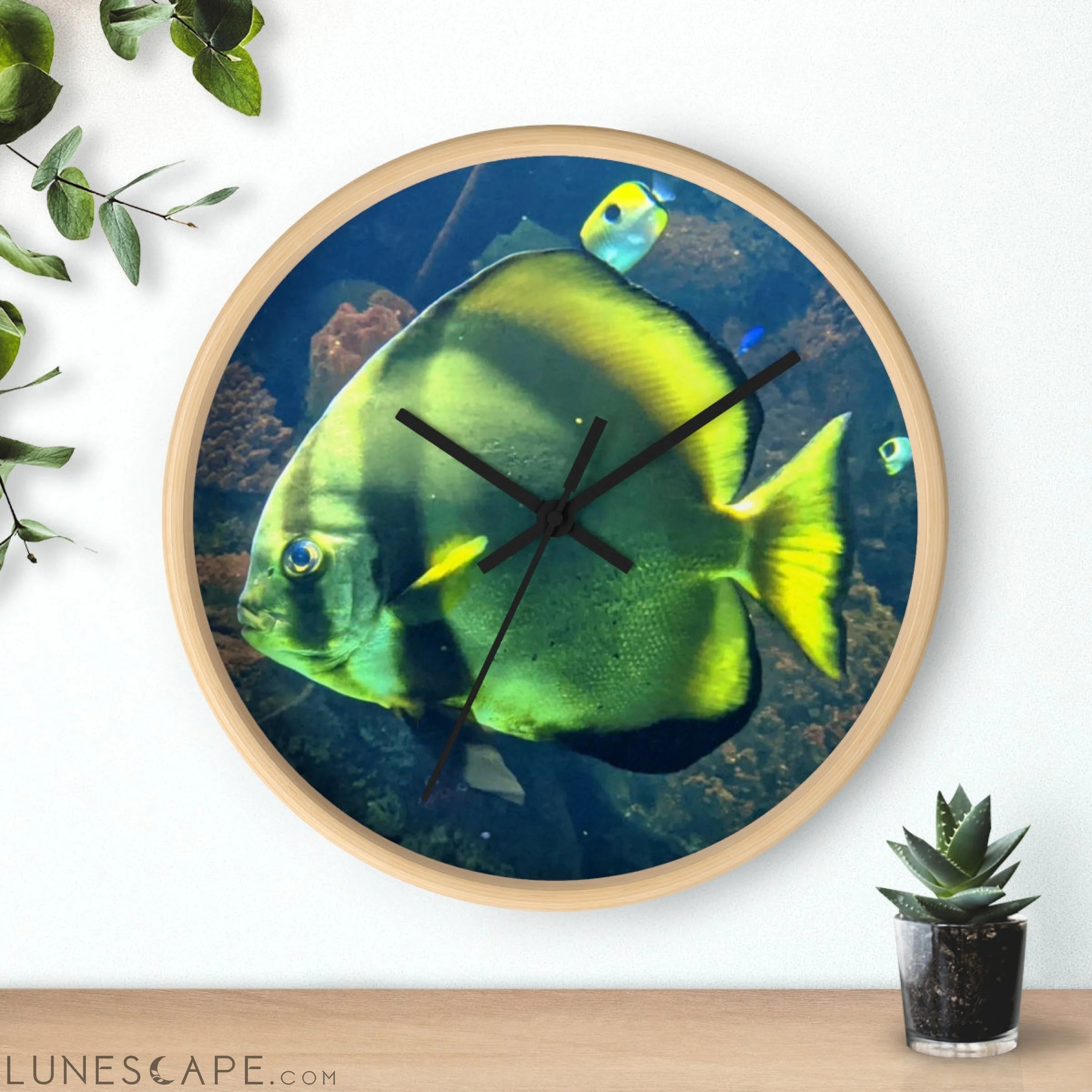 Green Fish Wall clock LUNESCAPE