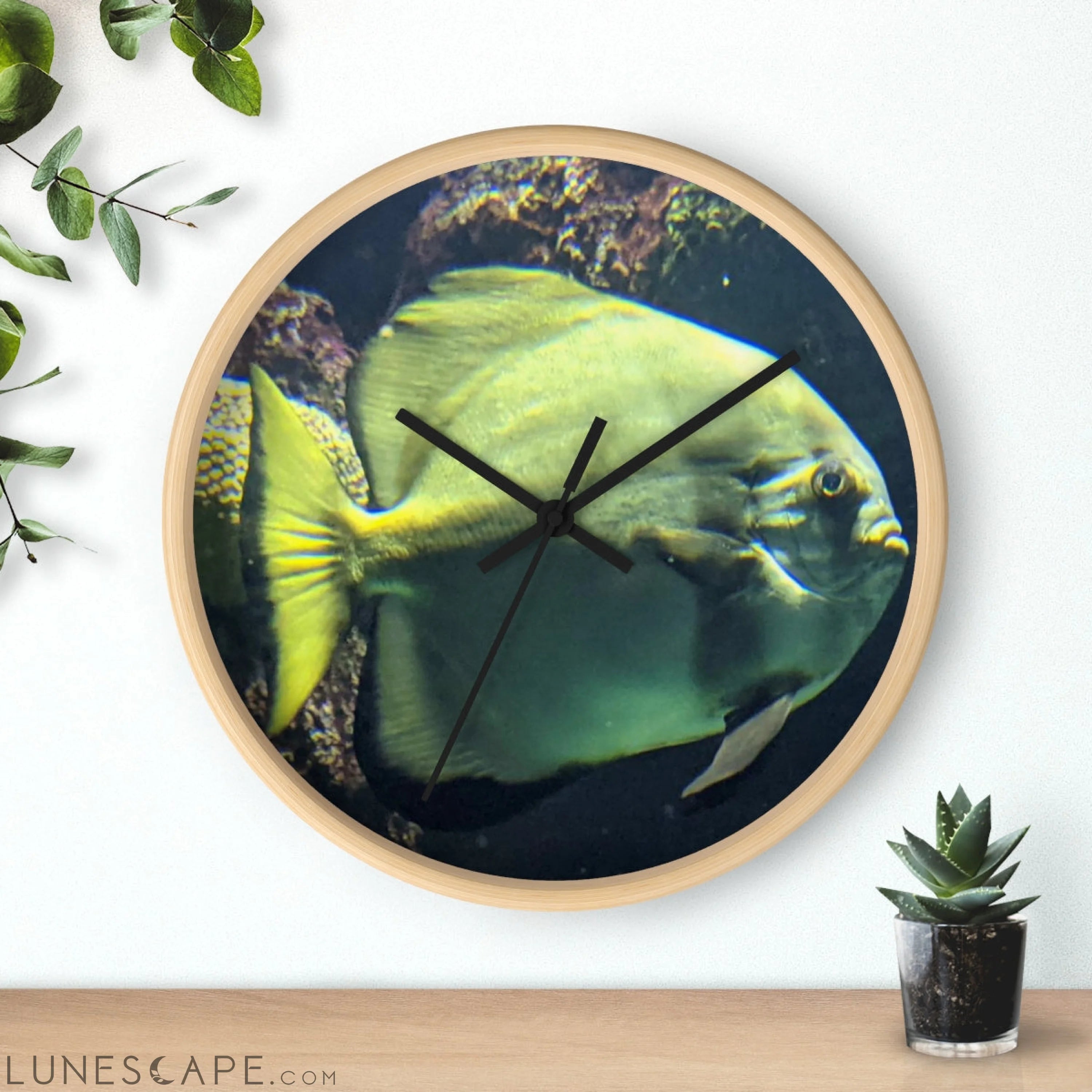 Green Fish Wall clock LUNESCAPE