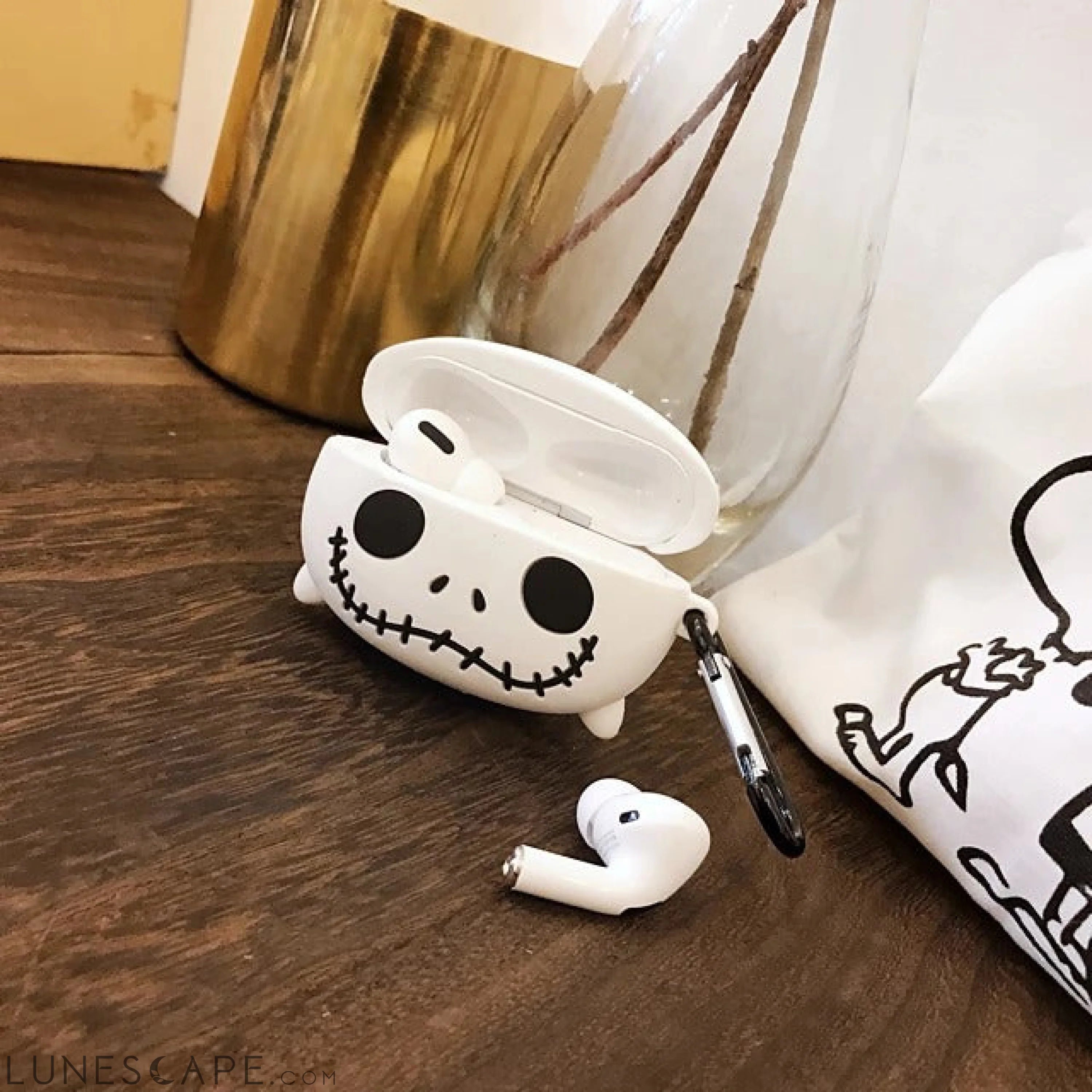 Happy Ghost AirPods Case LUNESCAPE