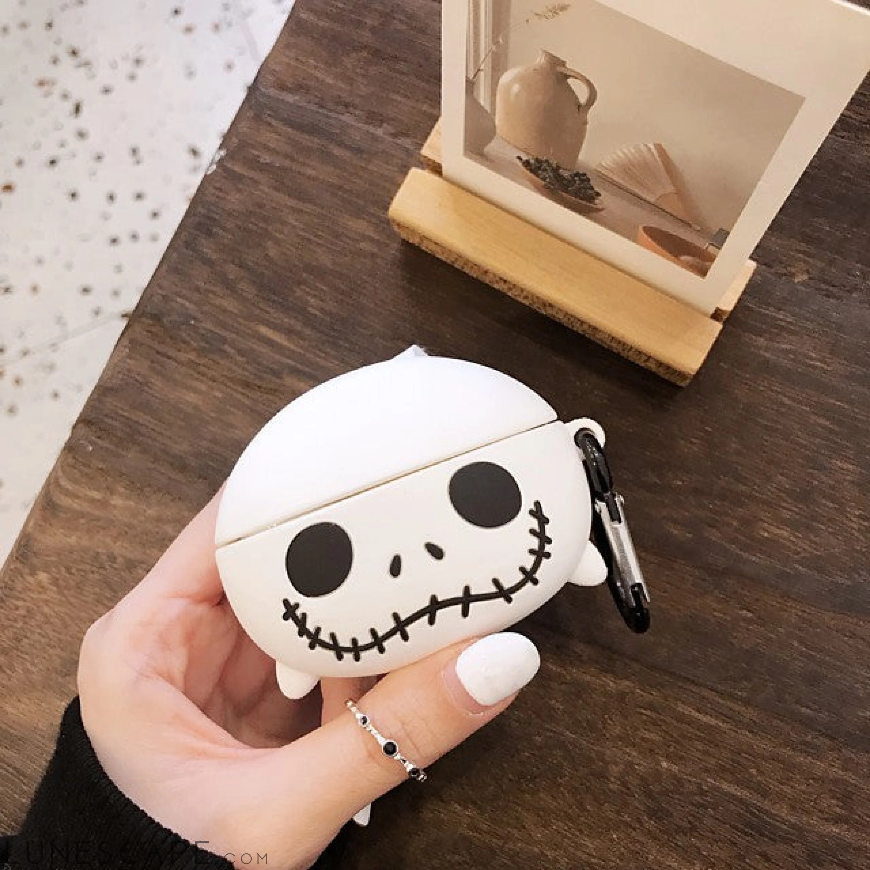 Happy Ghost AirPods Case LUNESCAPE