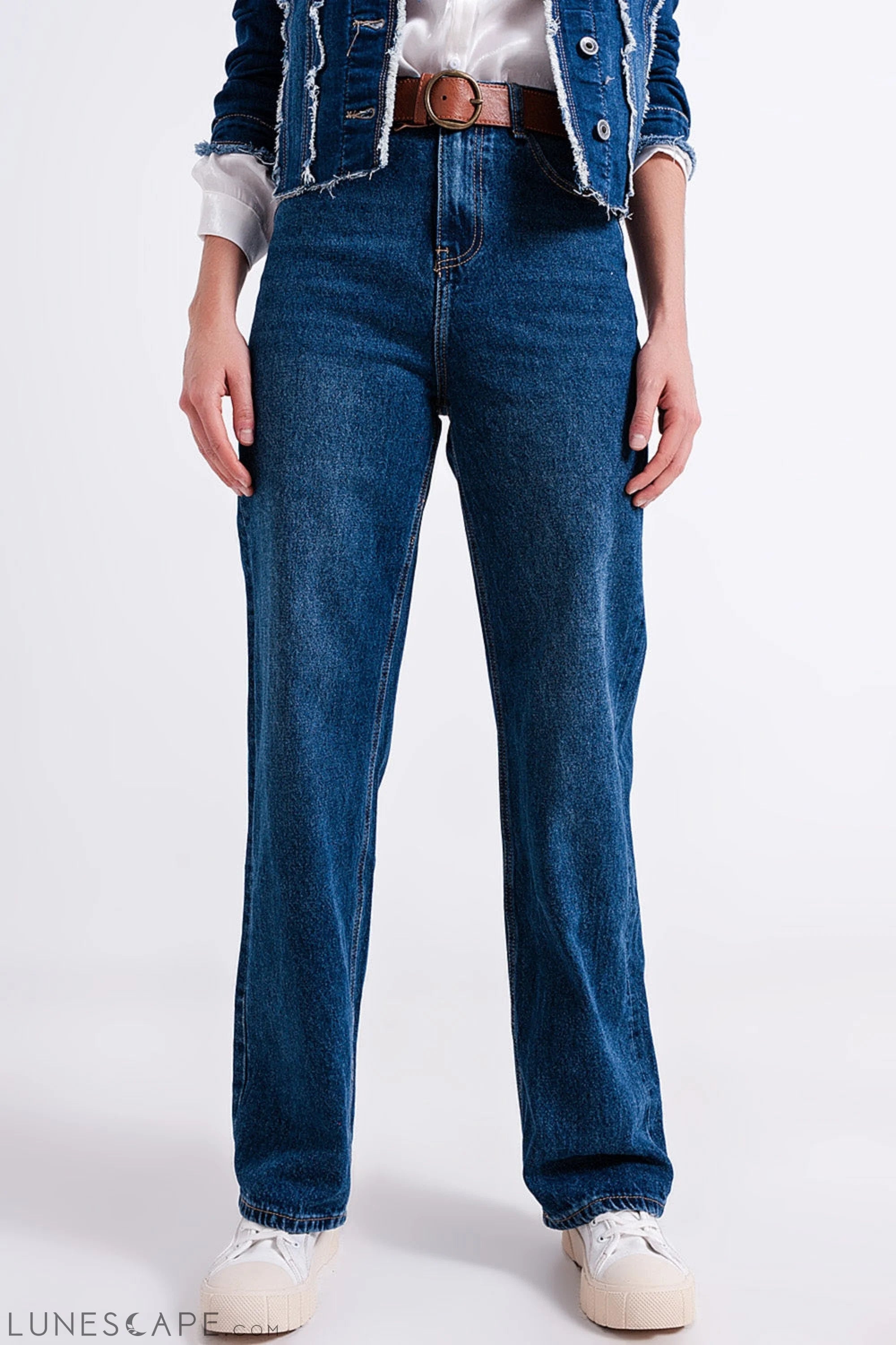 High Rise Mom Fit Jeans With Medium Wash LUNESCAPE