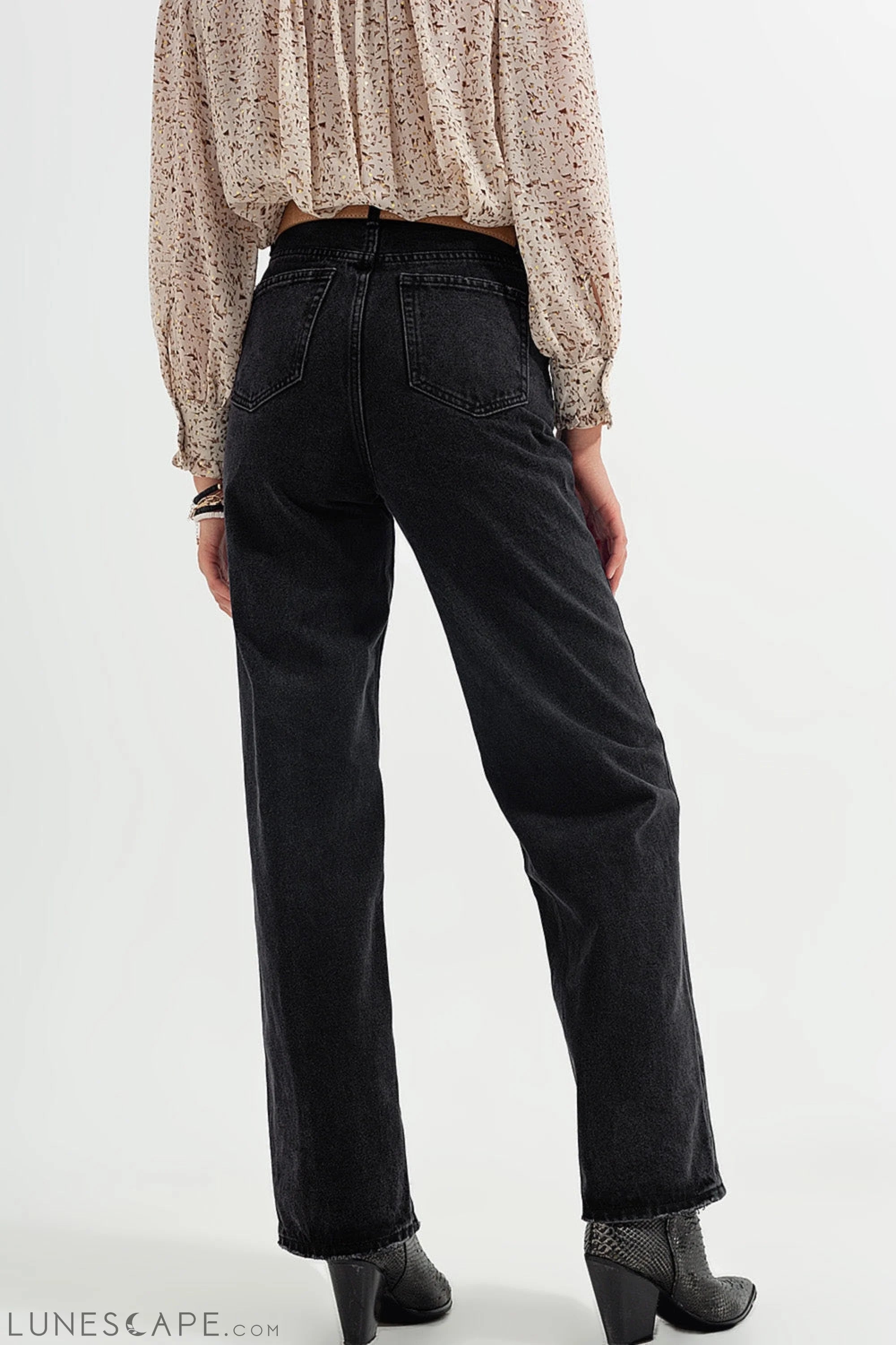 High Rise Straight Jeans in Washed Black LUNESCAPE