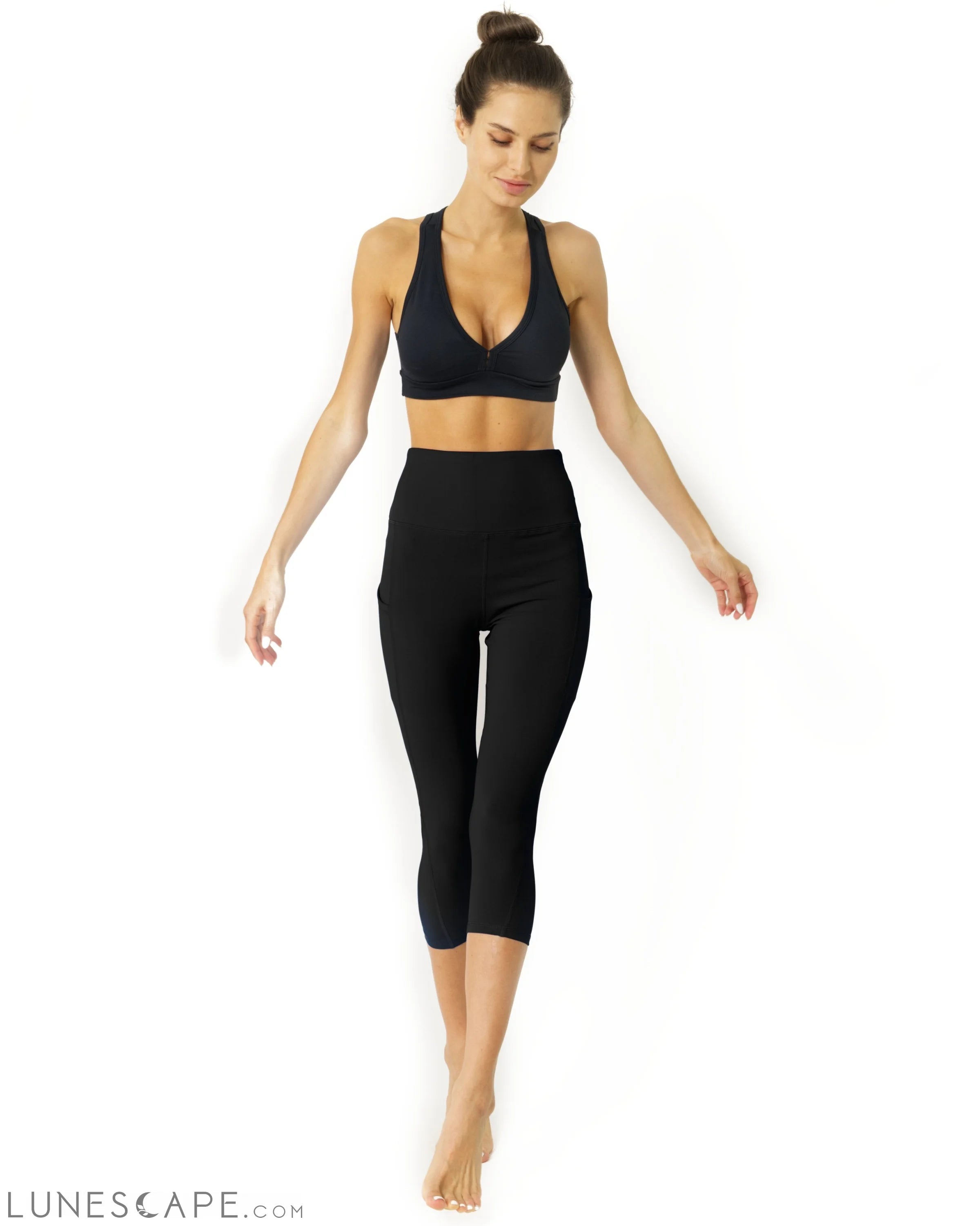 High Waisted Yoga Capri Leggings - Black LUNESCAPE