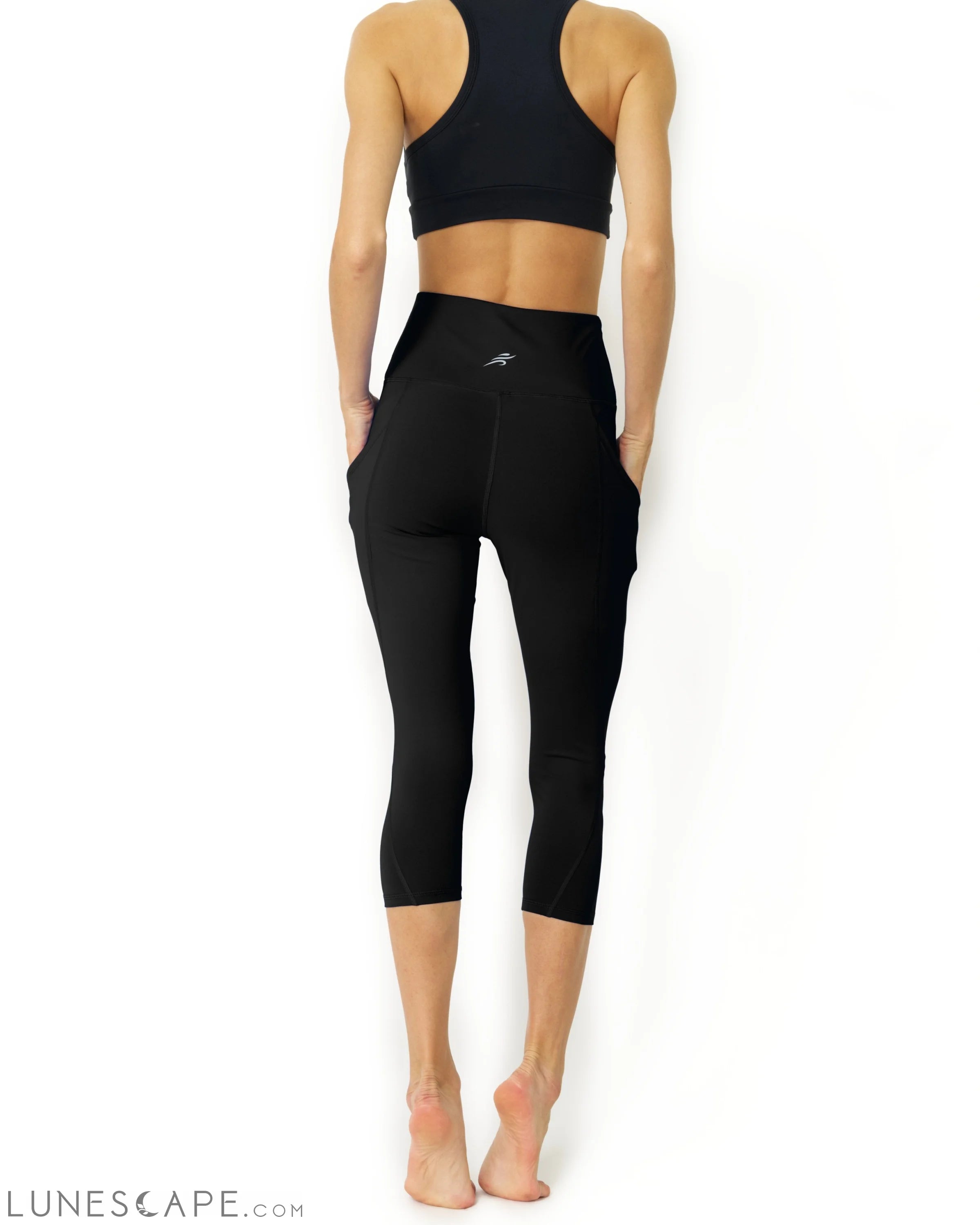 High Waisted Yoga Capri Leggings - Black LUNESCAPE