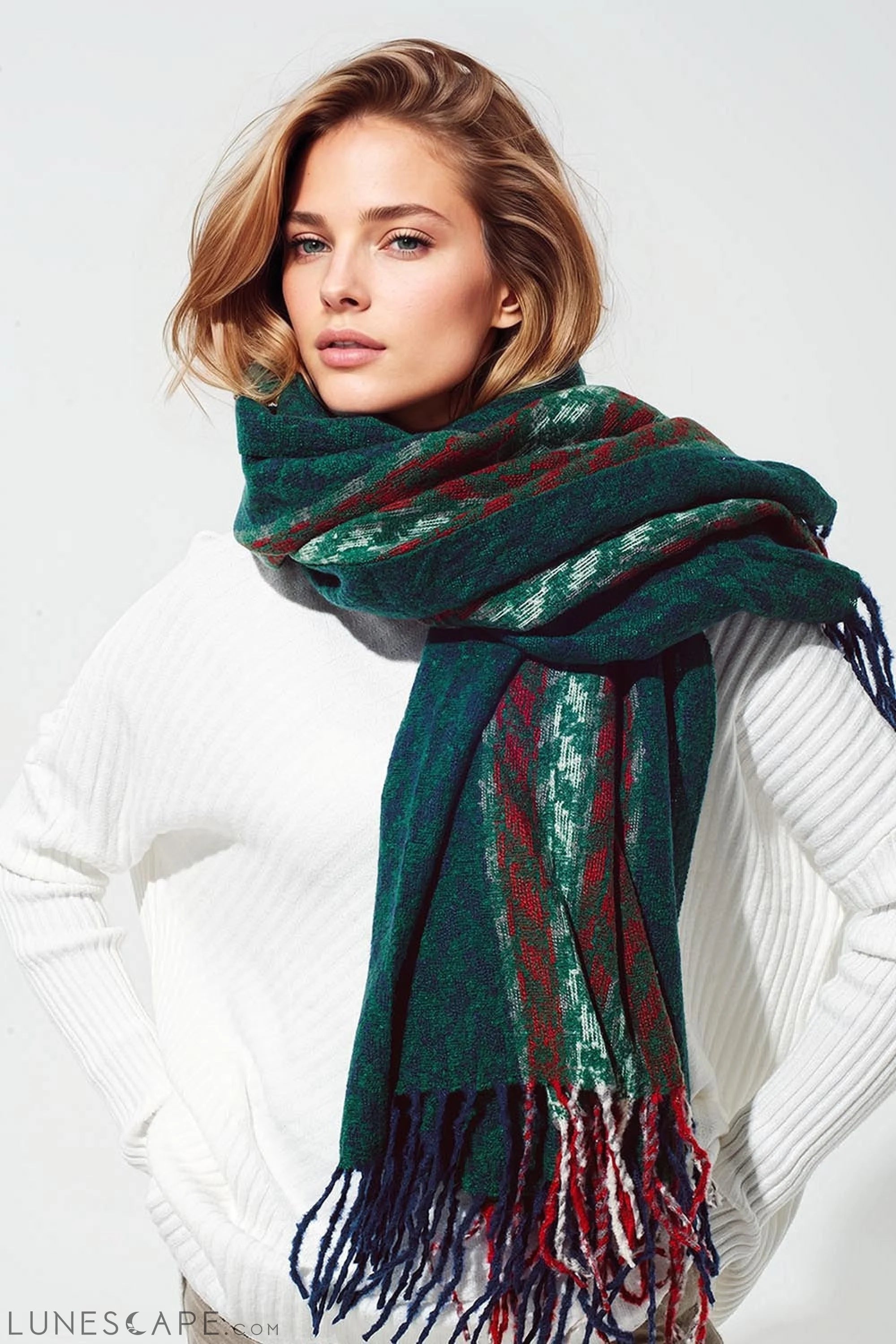 Houndstooth Design Scarf in Green and Red LUNESCAPE