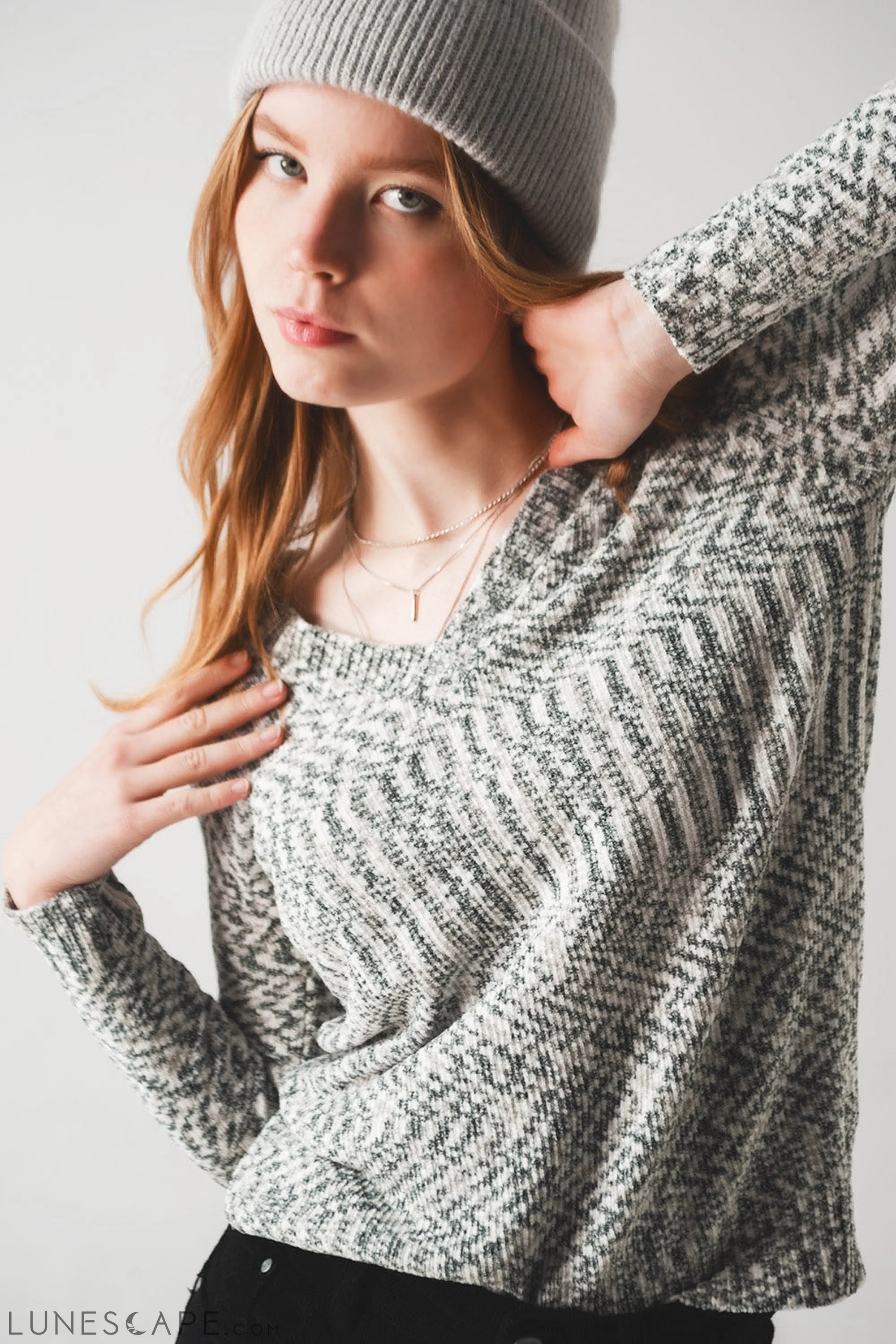 Jumper in Chenille in Black LUNESCAPE