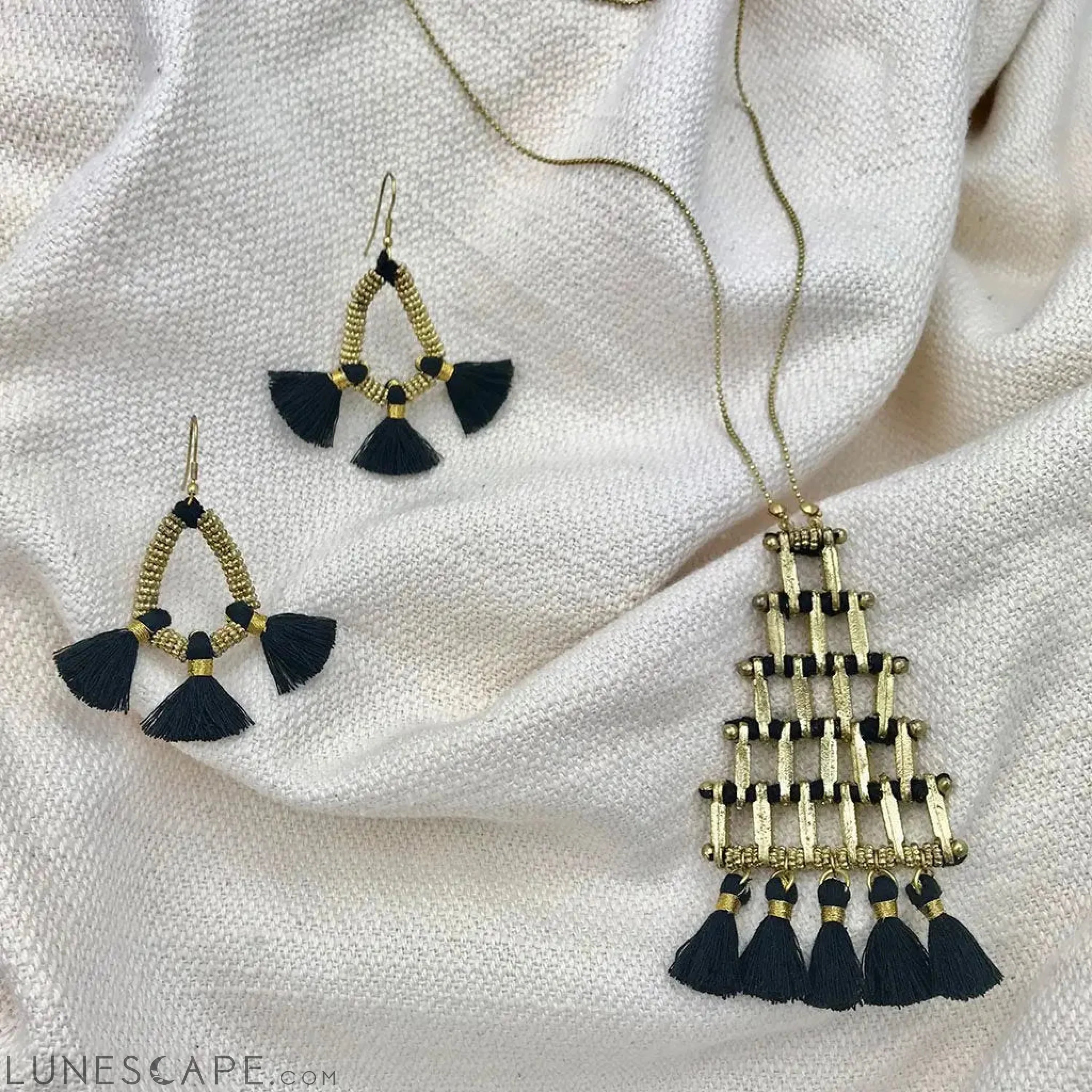 Kai Pyramid Necklace LUNESCAPE