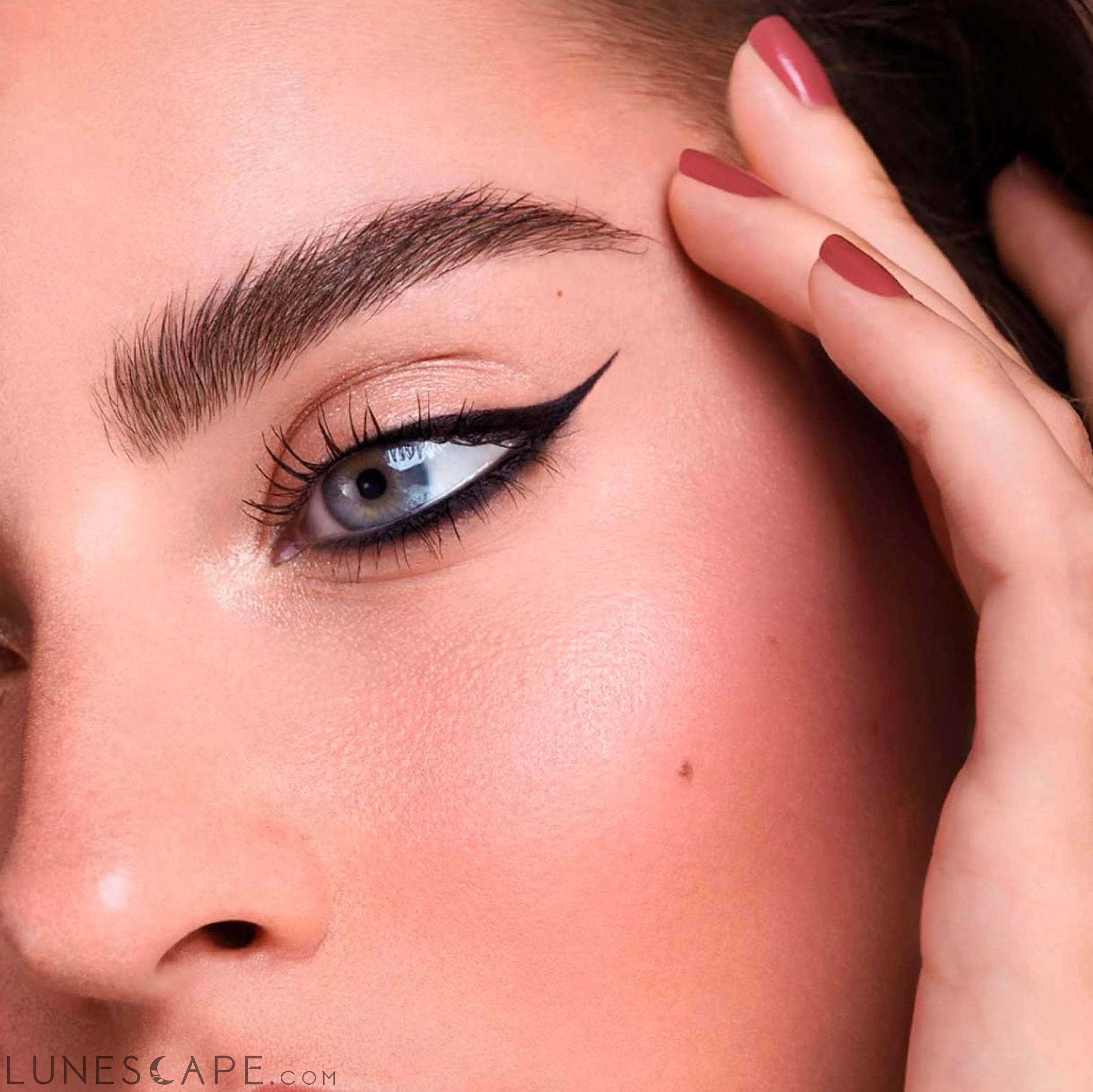 L.A. Girl Line Art Matte Eyeliner Pen LUNESCAPE