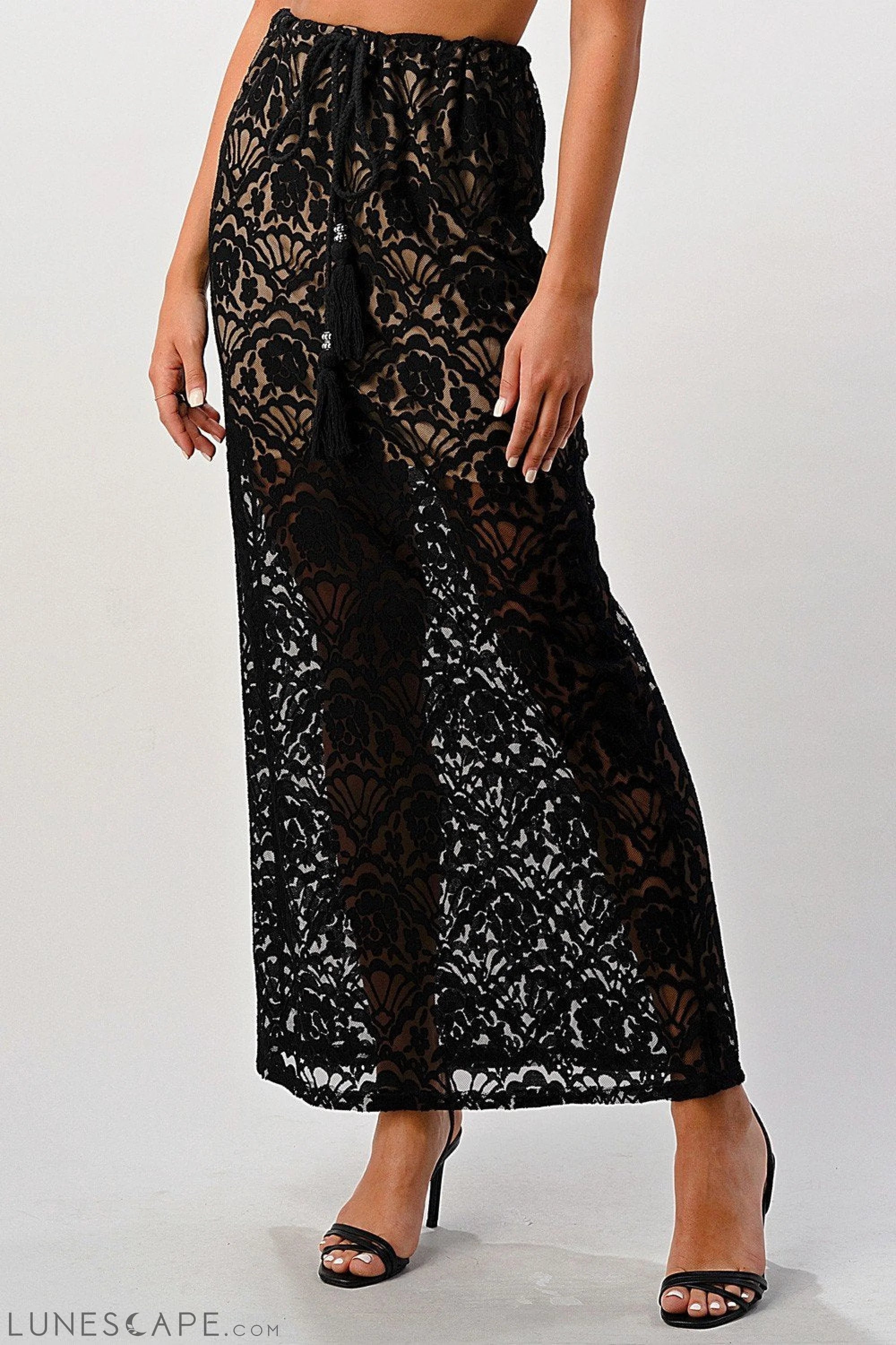 Lace Maxi Skirt With Cotton-Core Bow LUNESCAPE
