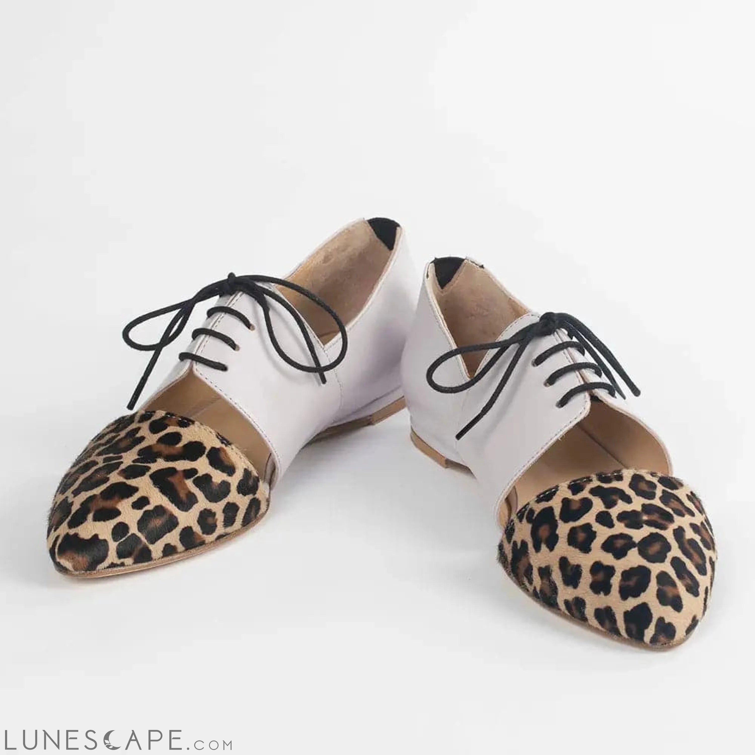 Leapard Print White Oxford by Lordess LUNESCAPE