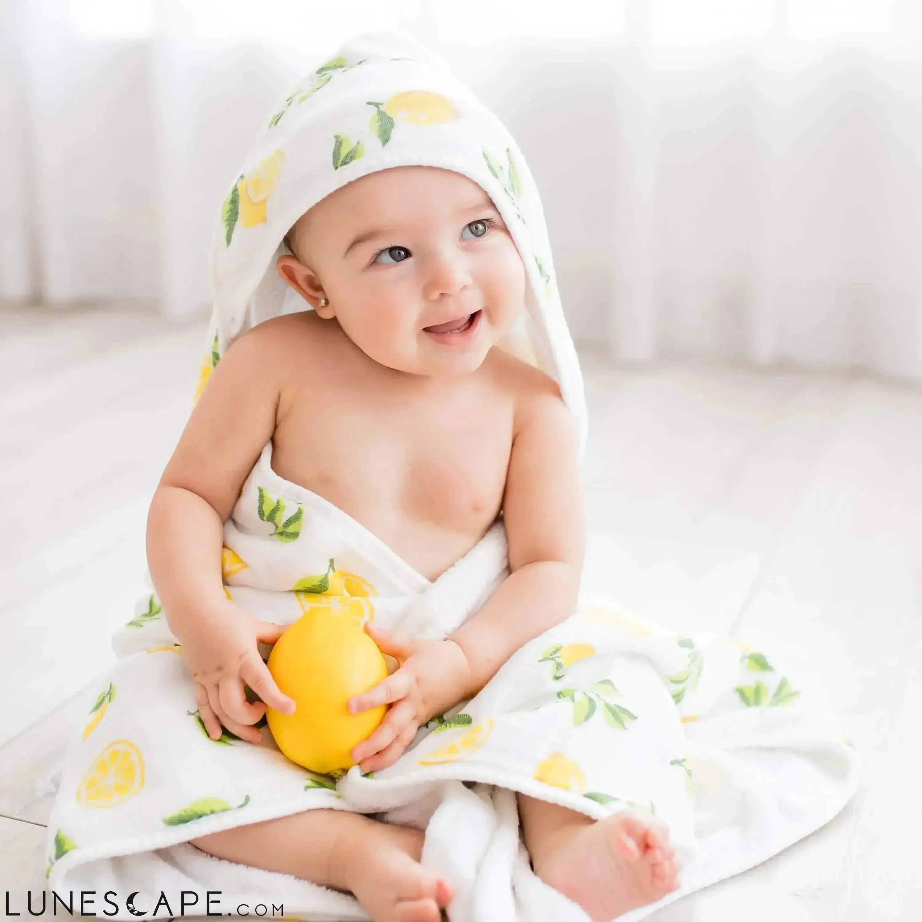 Lemon Hooded Bamboo Towel LUNESCAPE