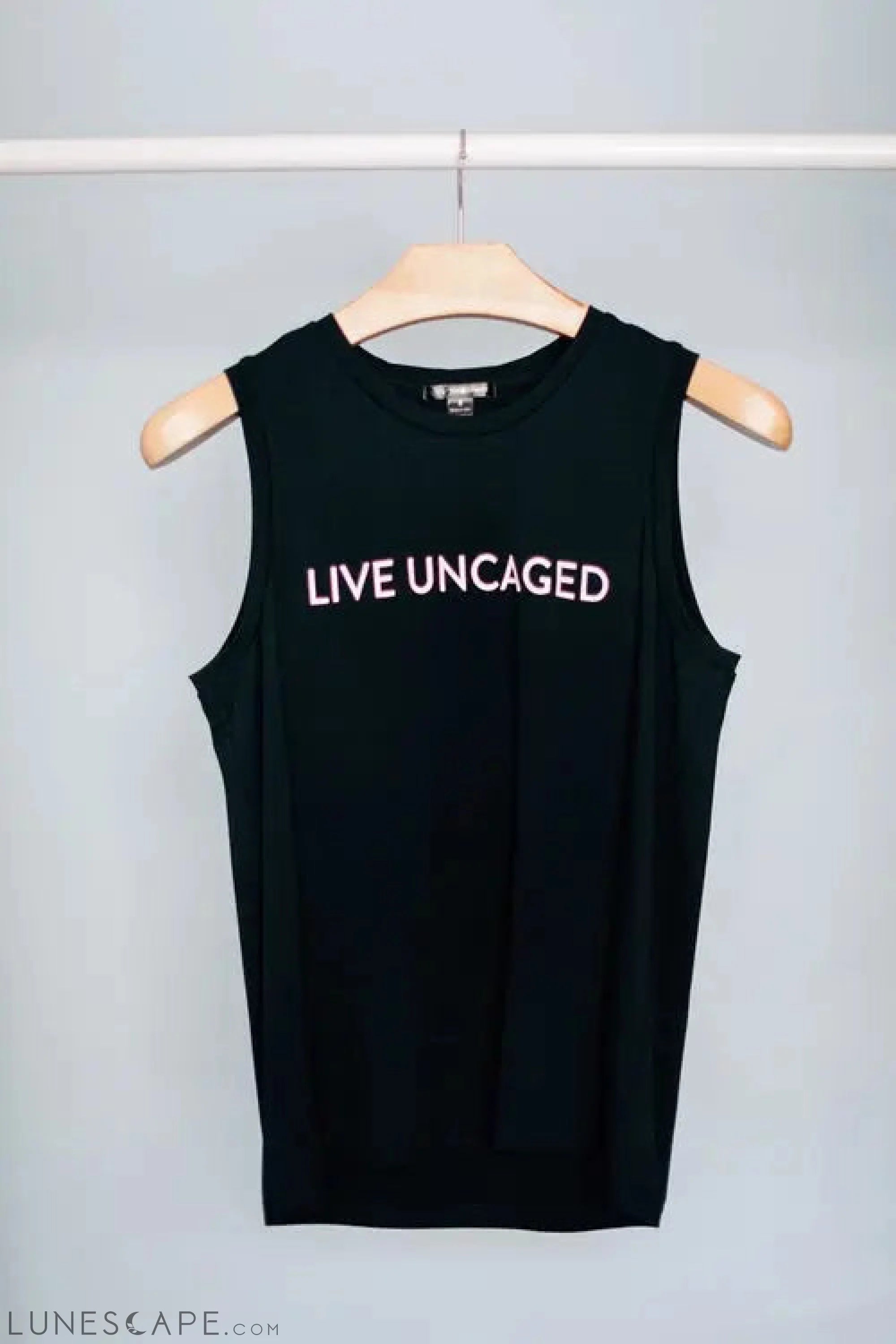 Life Uncaged Tank LUNESCAPE