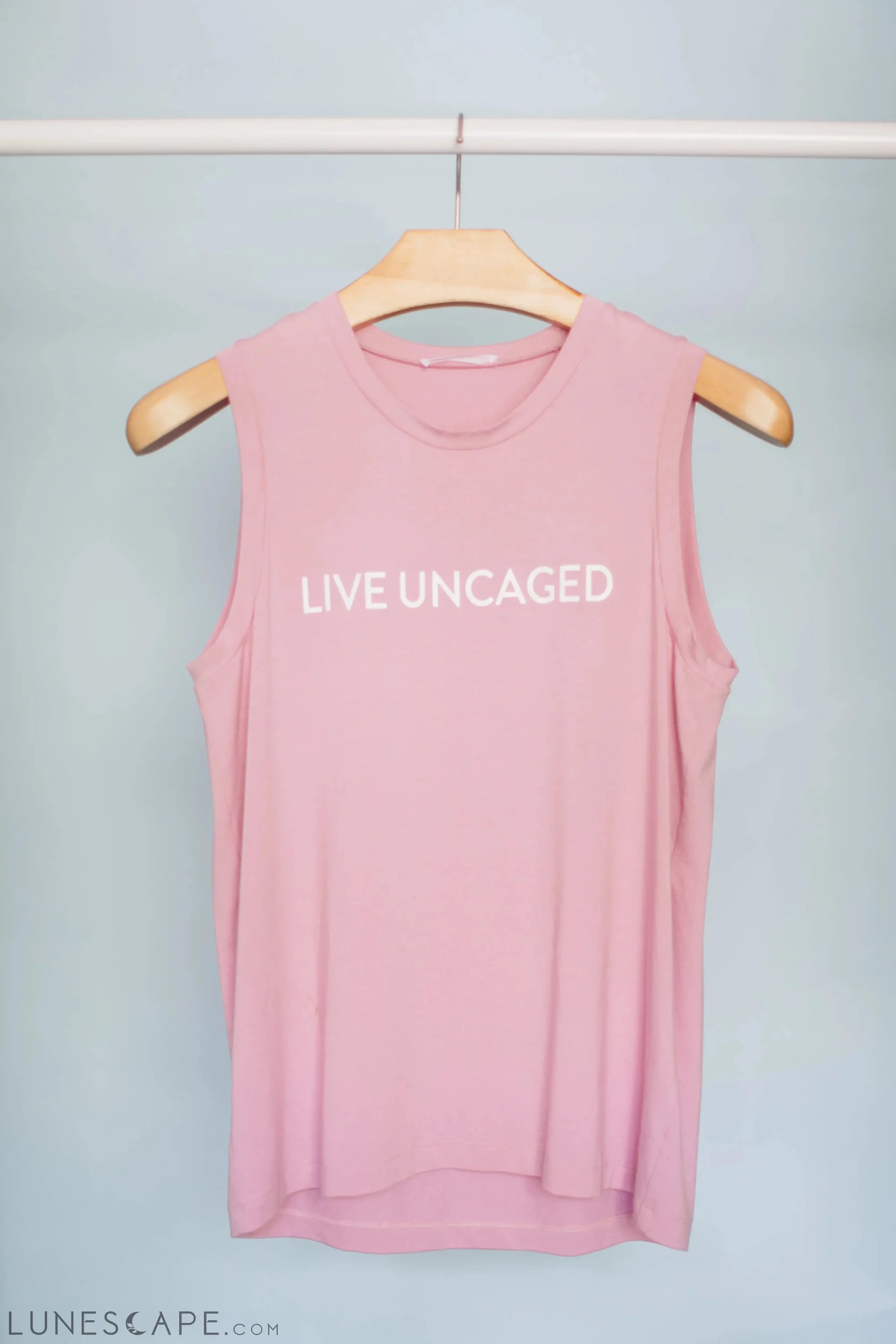 Life Uncaged Tank LUNESCAPE