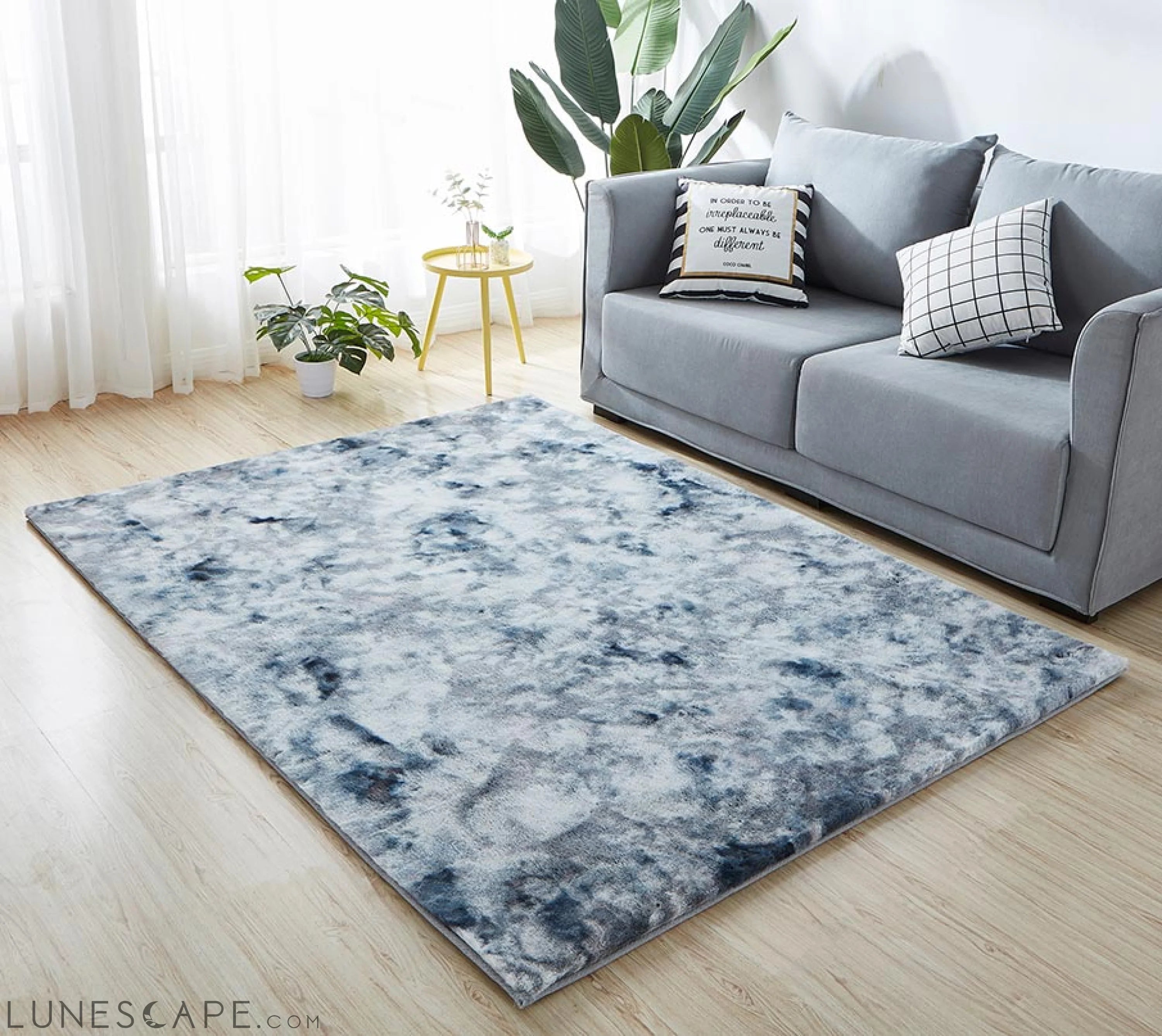 Lily Luxury Grey Tie-Die Chinchilla Faux Fur Area Rug LUNESCAPE