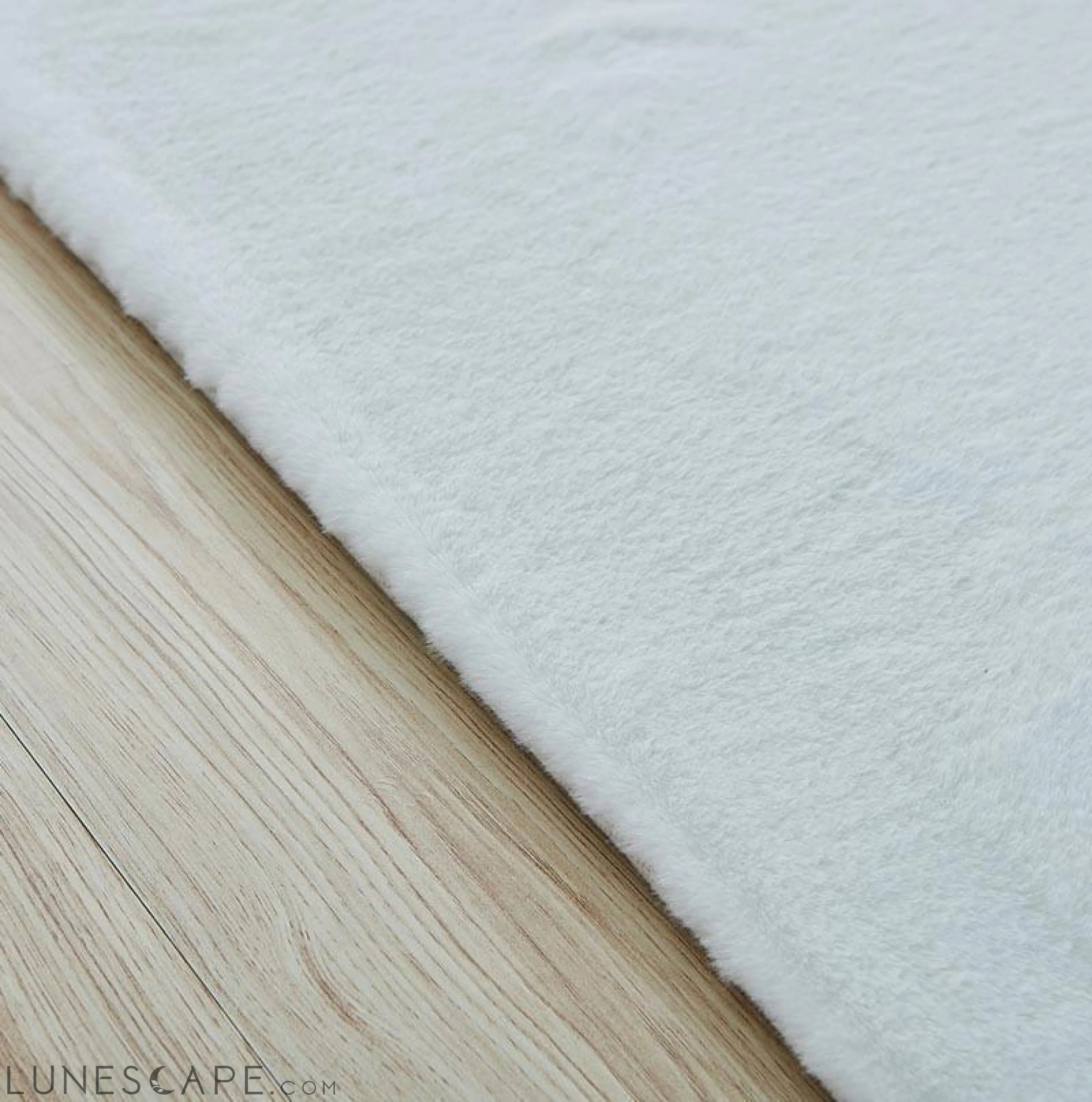 Lily Luxury White Chinchilla Faux Fur Area Rug LUNESCAPE
