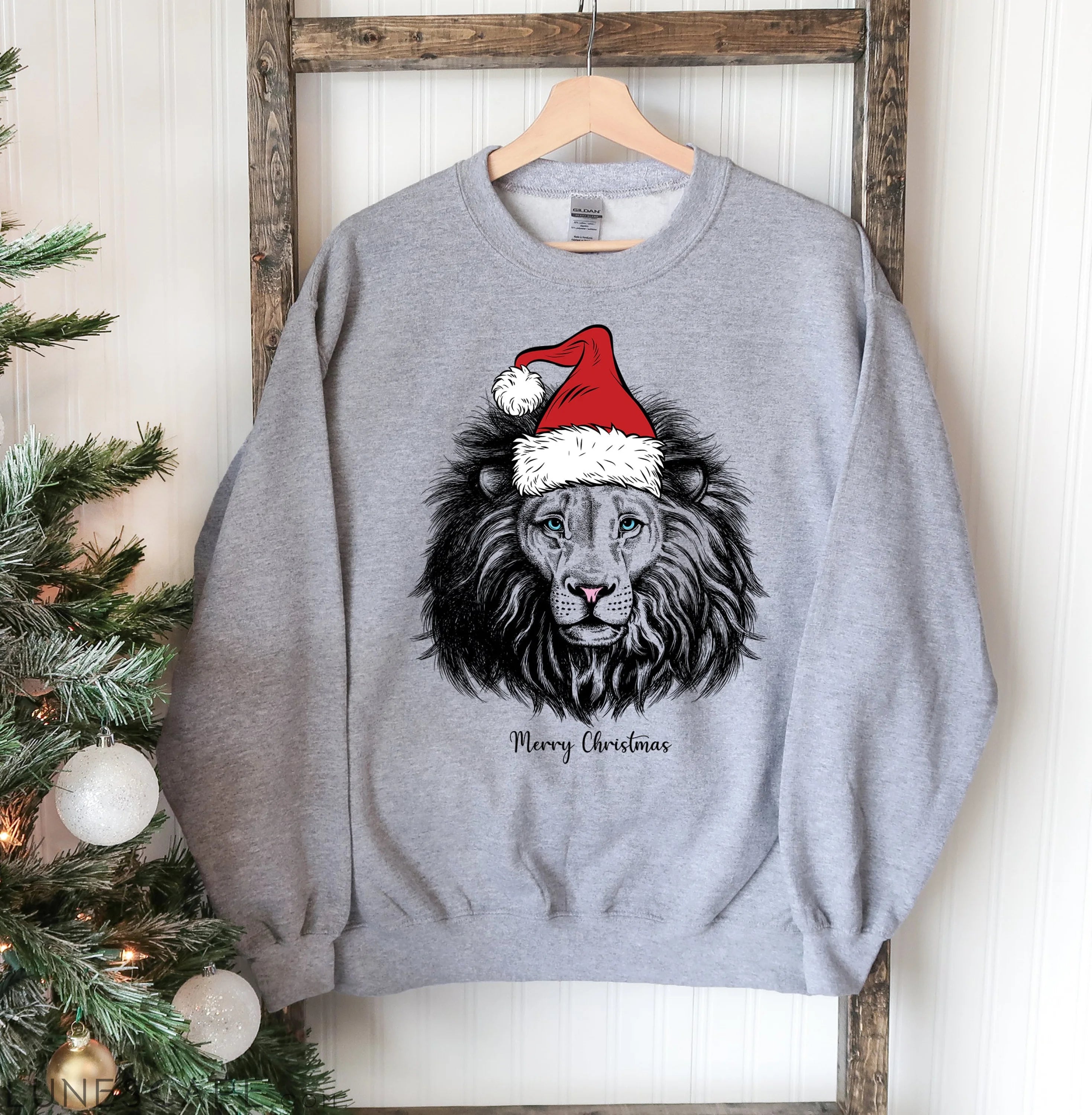 Lion Christmas Sweatshirt LUNESCAPE