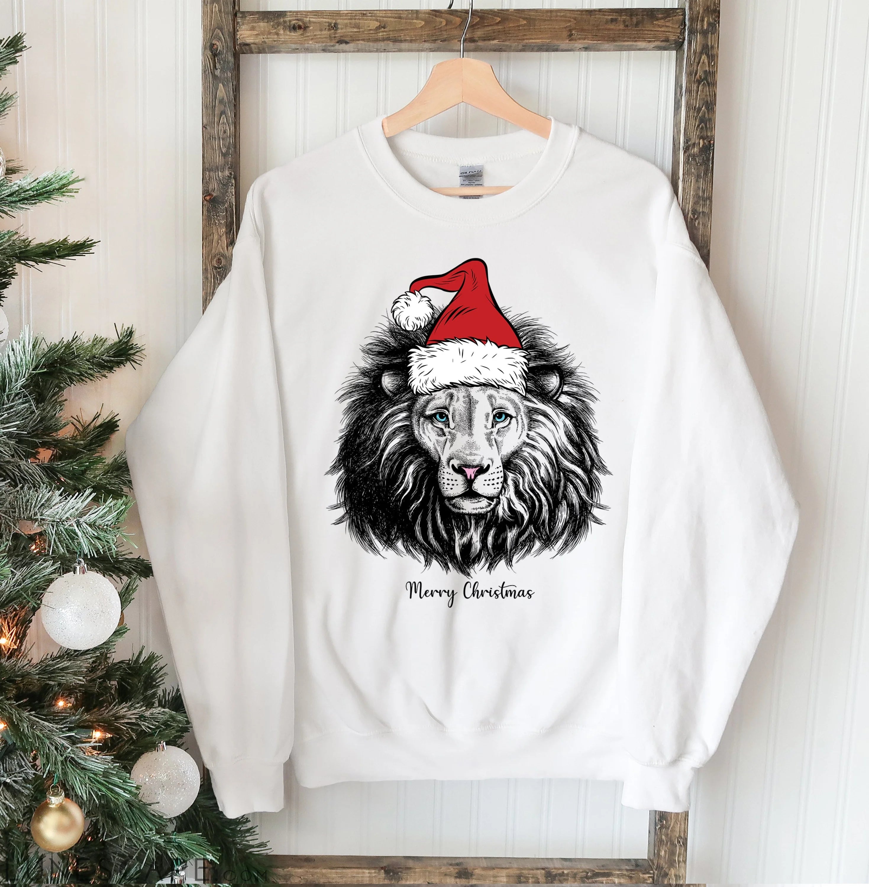 Lion Christmas Sweatshirt LUNESCAPE