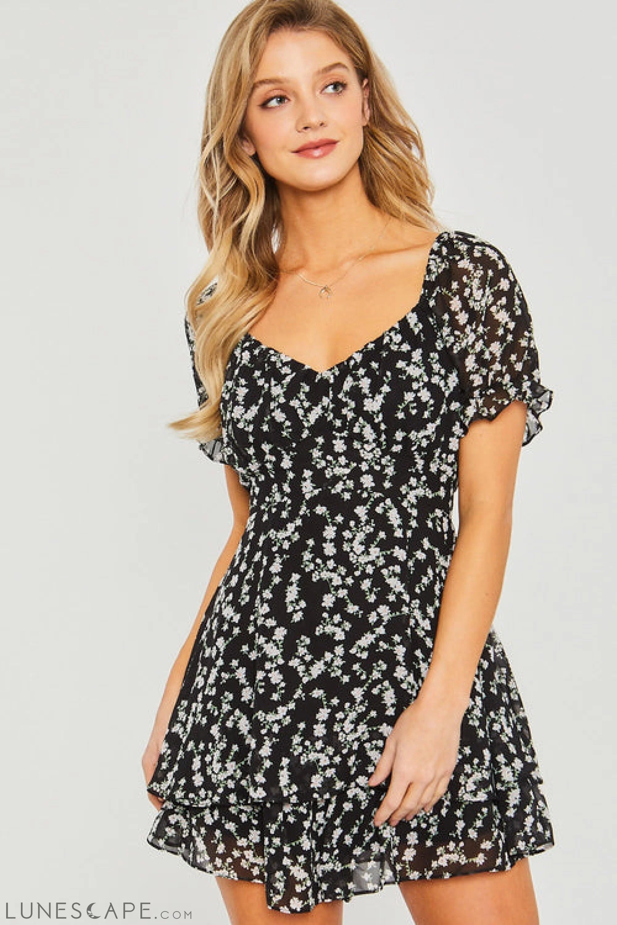 Love Tree Ditsy Floral Short Sleeve Romper LUNESCAPE