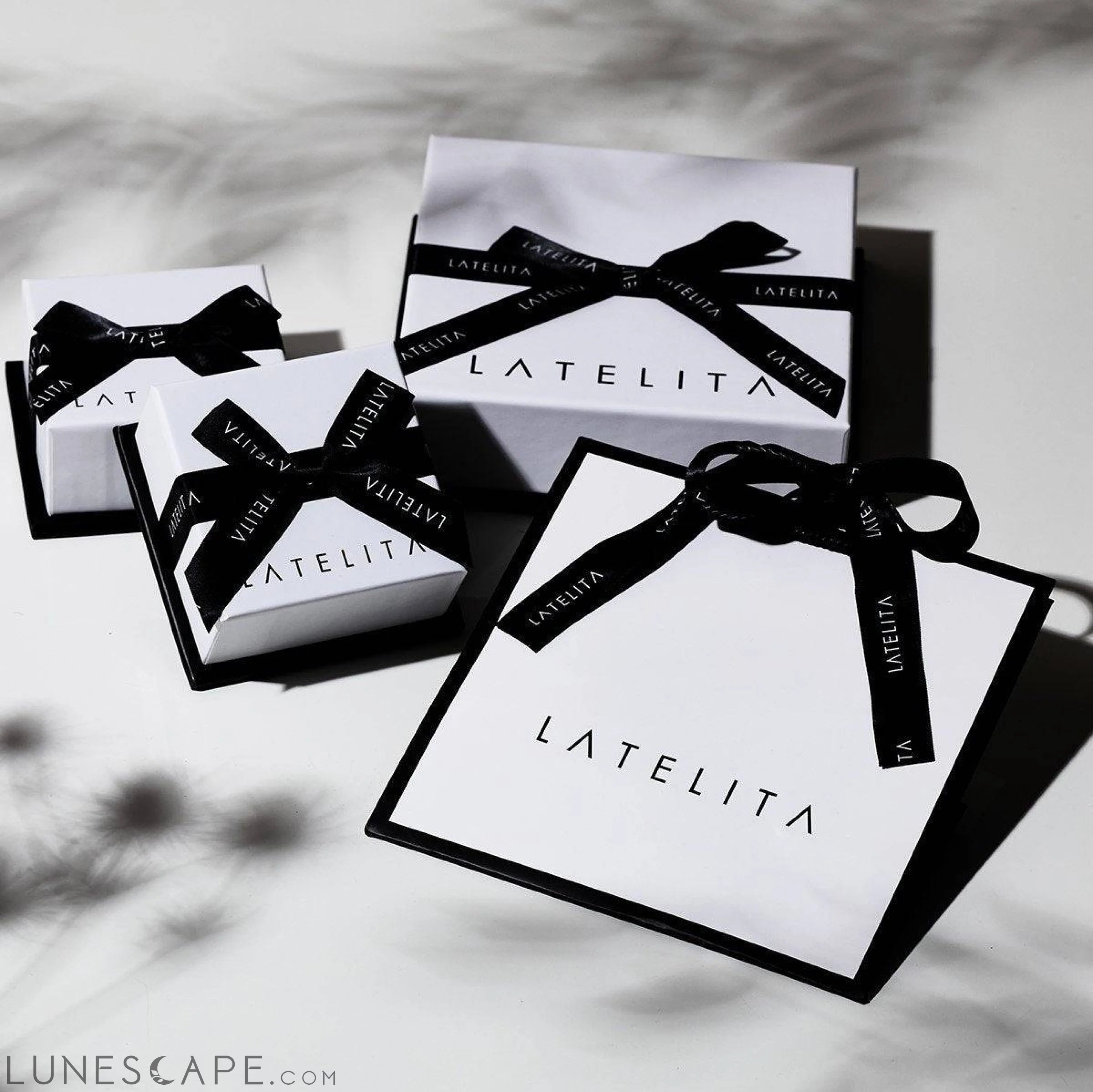 Lucky Four Leaf Clover Necklace LUNESCAPE