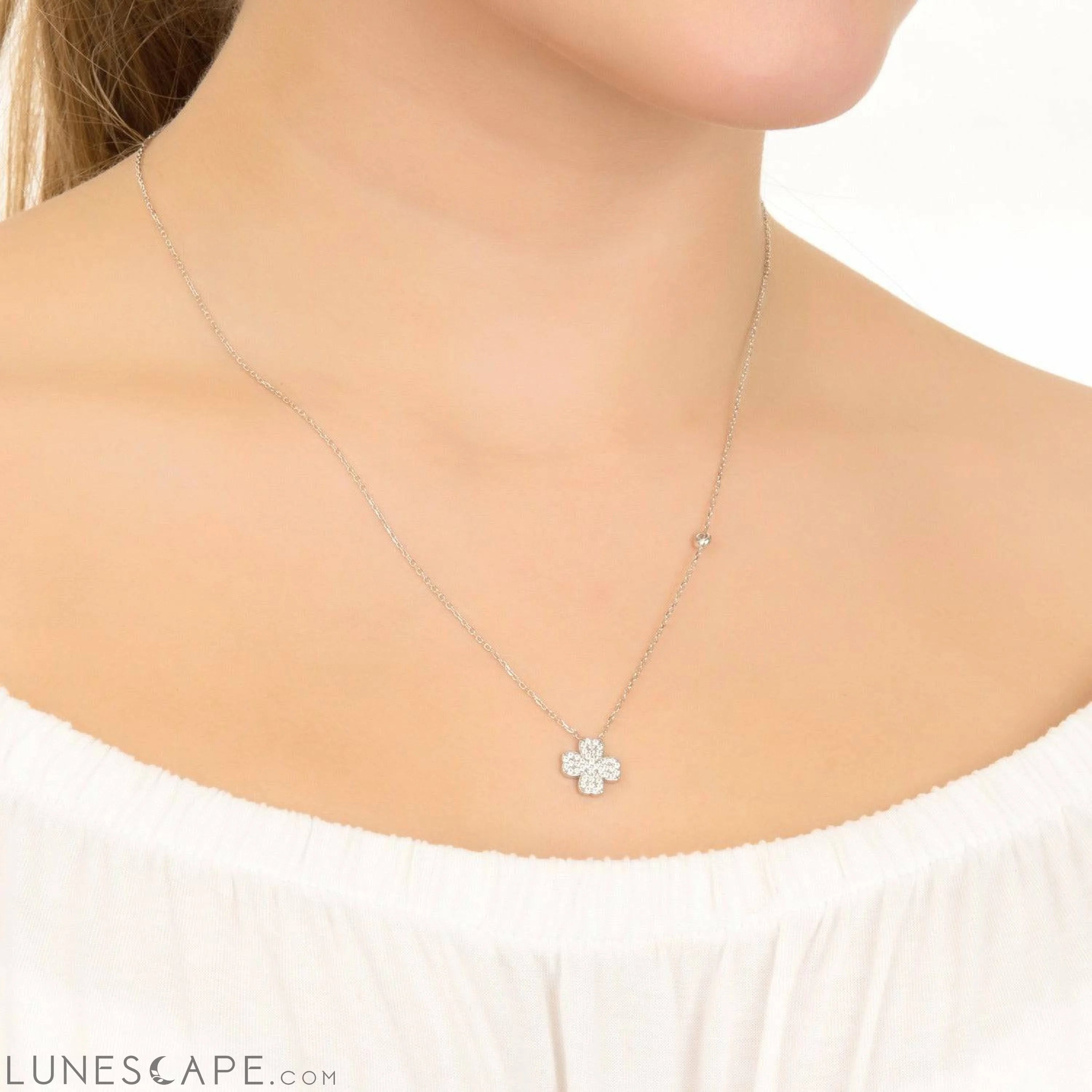 Lucky Four Leaf Clover Necklace LUNESCAPE
