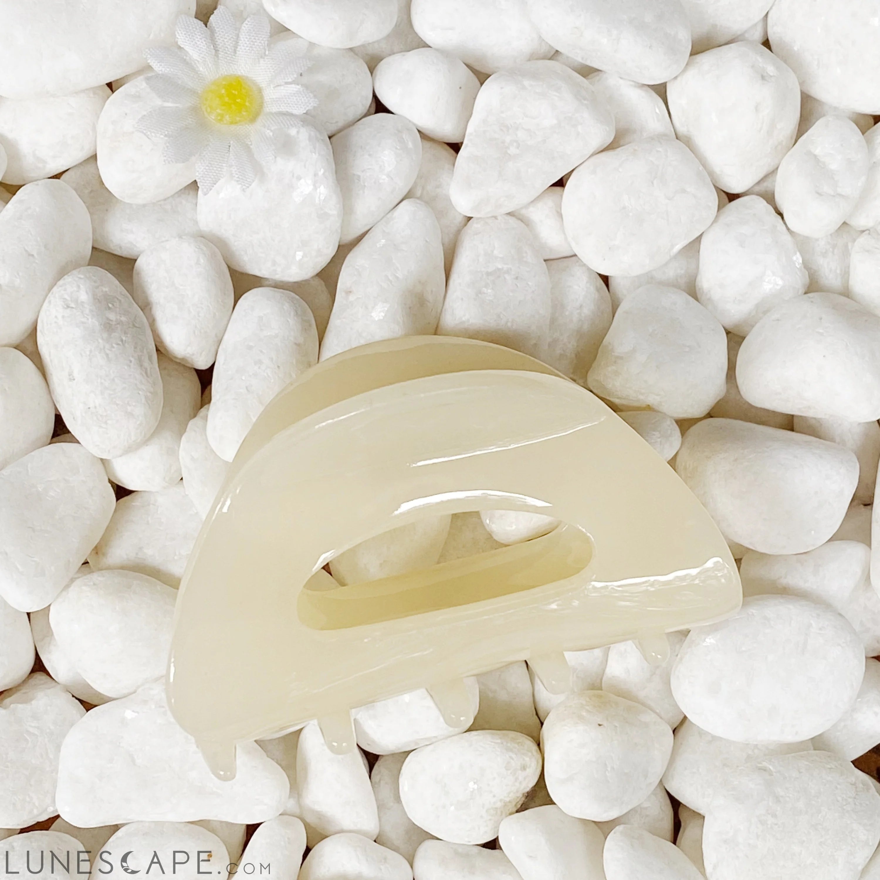 Luxe Finish Hair Claw LUNESCAPE