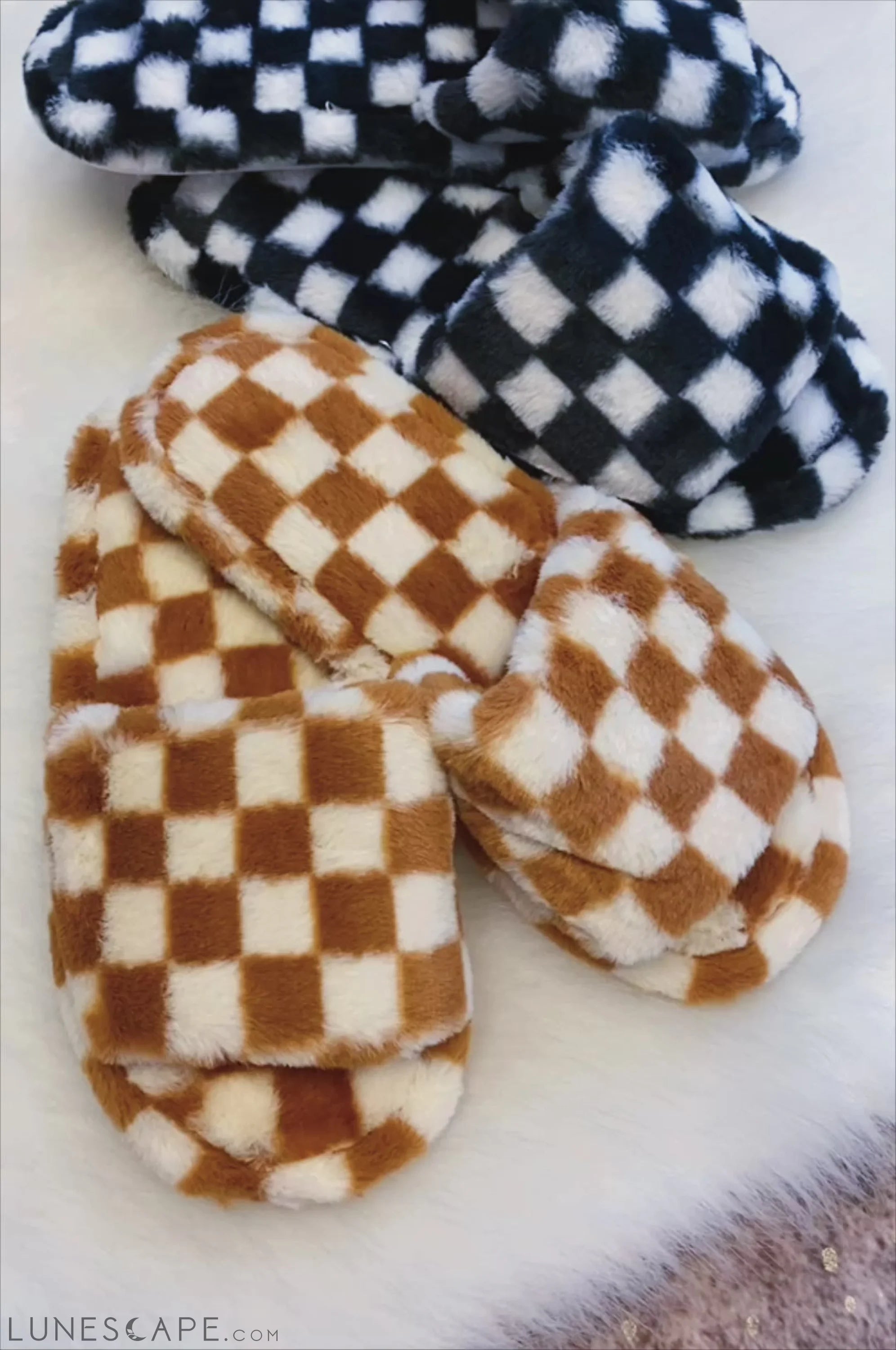 Luxe Lounge Checker Cozy Slippers LUNESCAPE