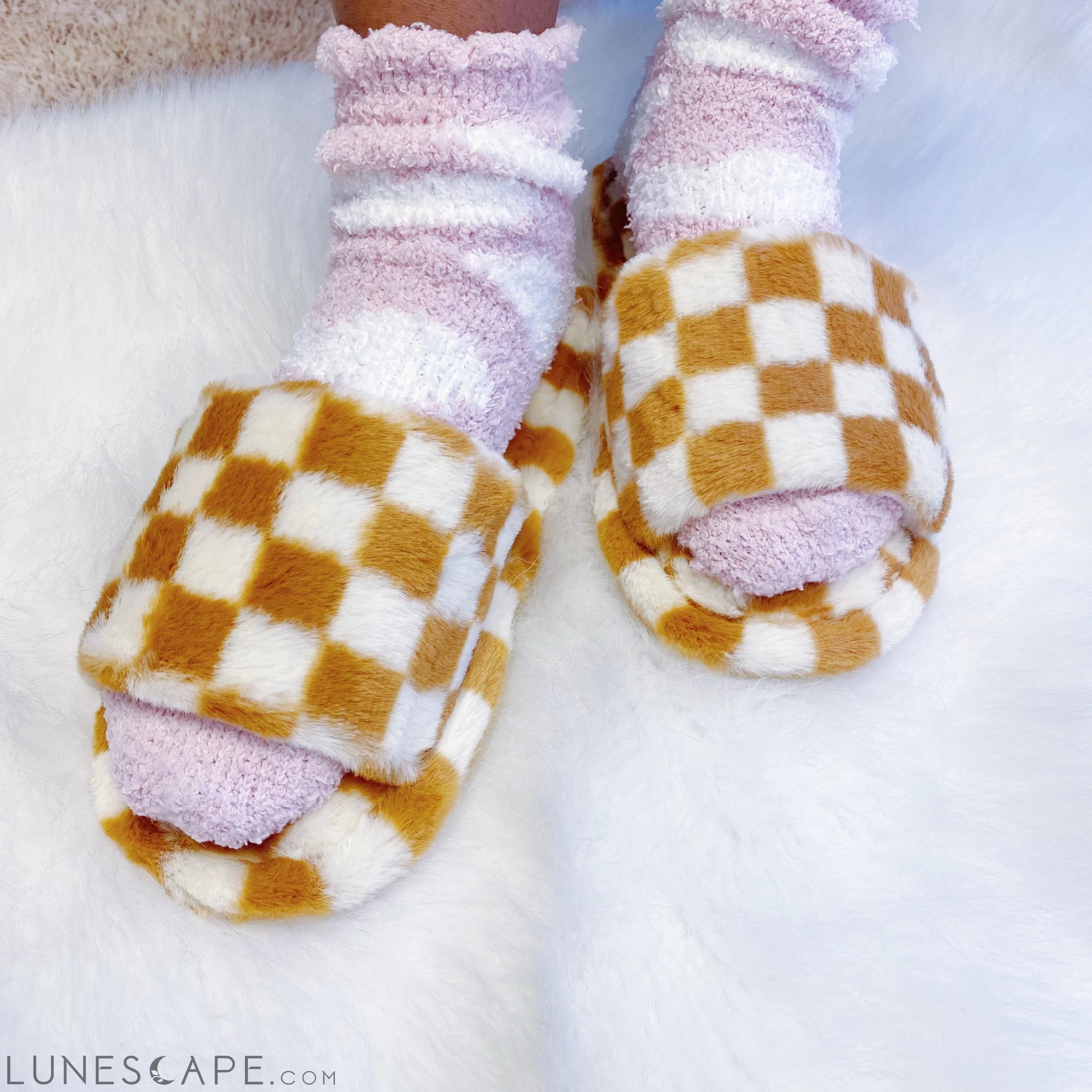 Luxe Lounge Checker Cozy Slippers LUNESCAPE