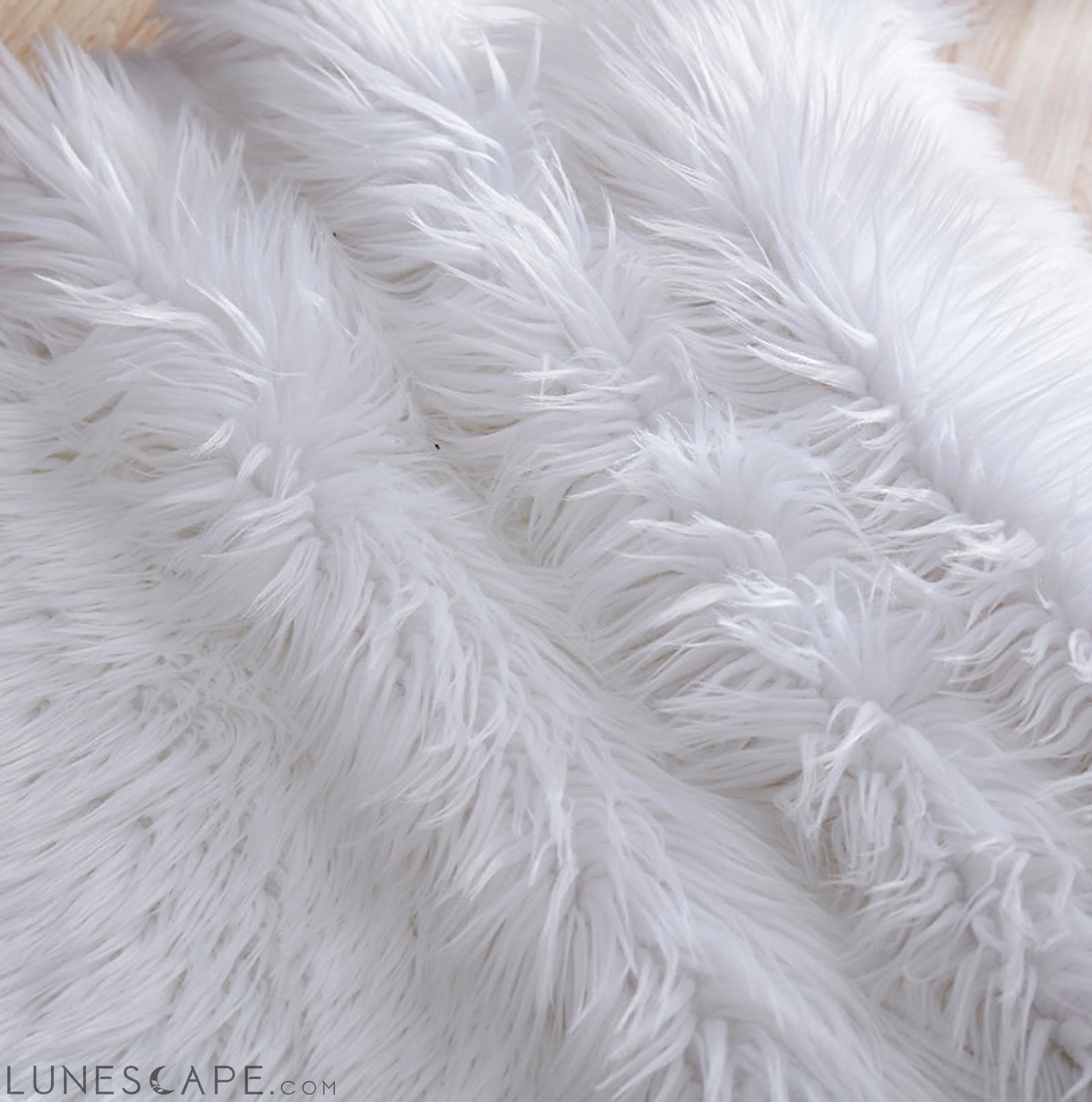 Luxury White Faux Fur Decorative Rug 28" x 39" LUNESCAPE