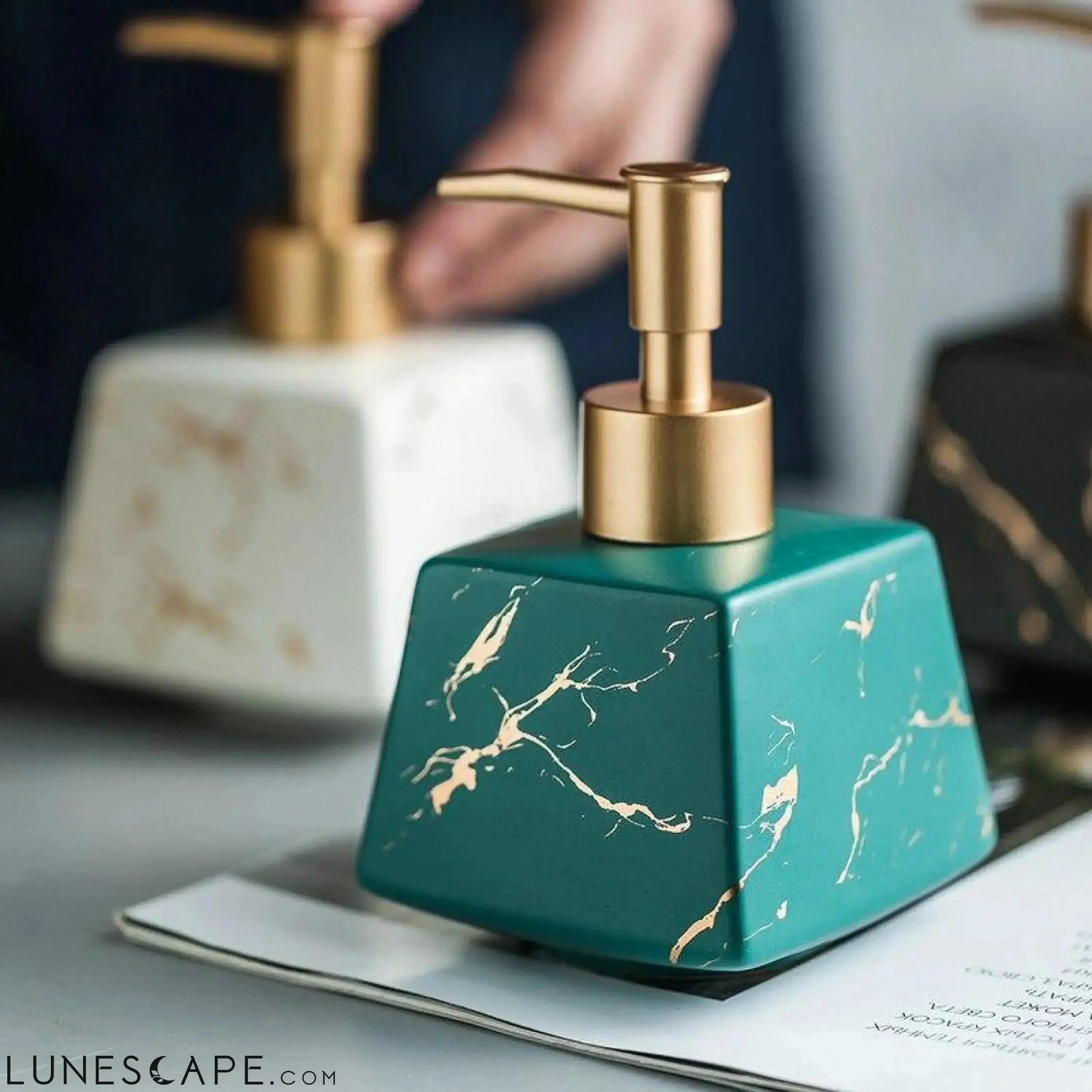 Marbled Ceramic Soap Dispenser LUNESCAPE