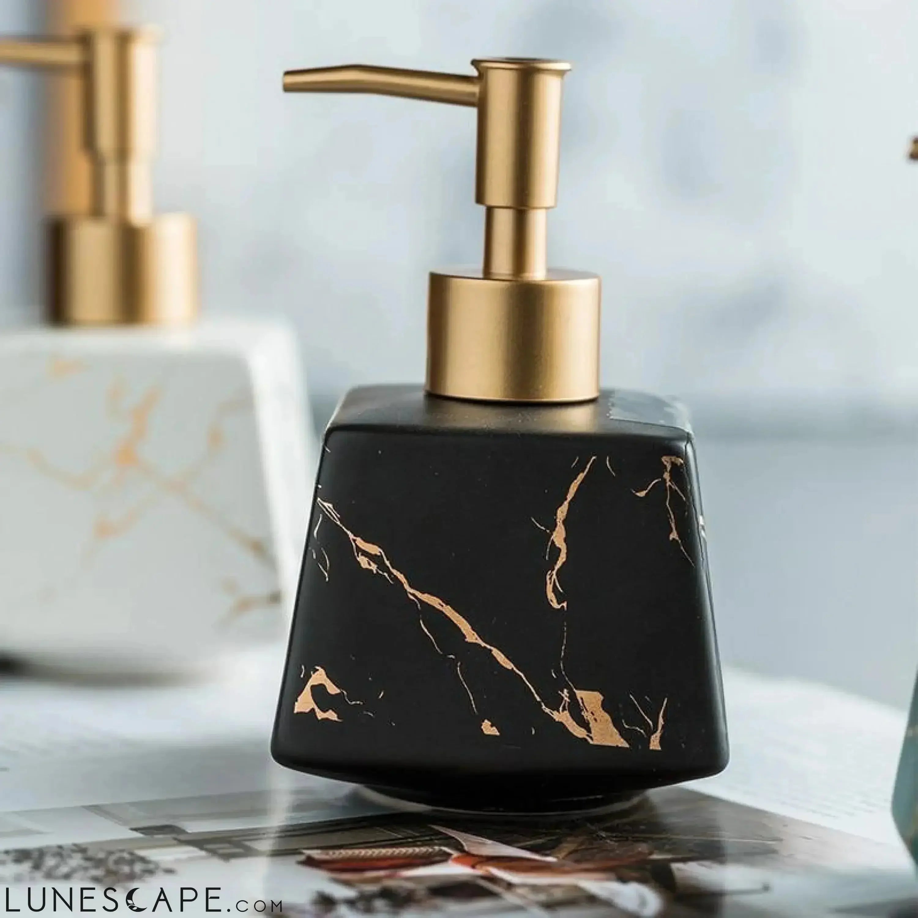 Marbled Ceramic Soap Dispenser LUNESCAPE